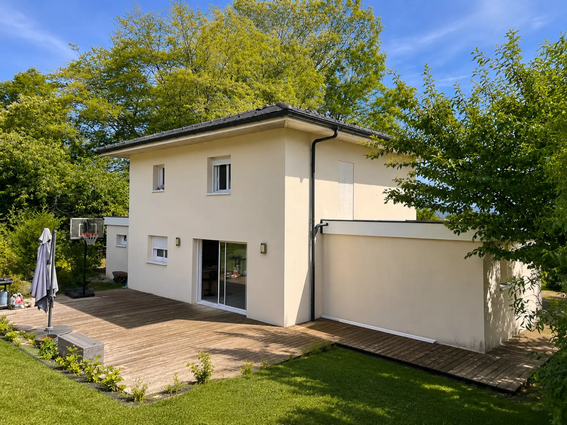Chavannaz, ein großes Familienhaus mit 136 m² Wohnfläche und einem 1.200 m² großen Garten, mit freier Sicht und bevorzugter Umgebung