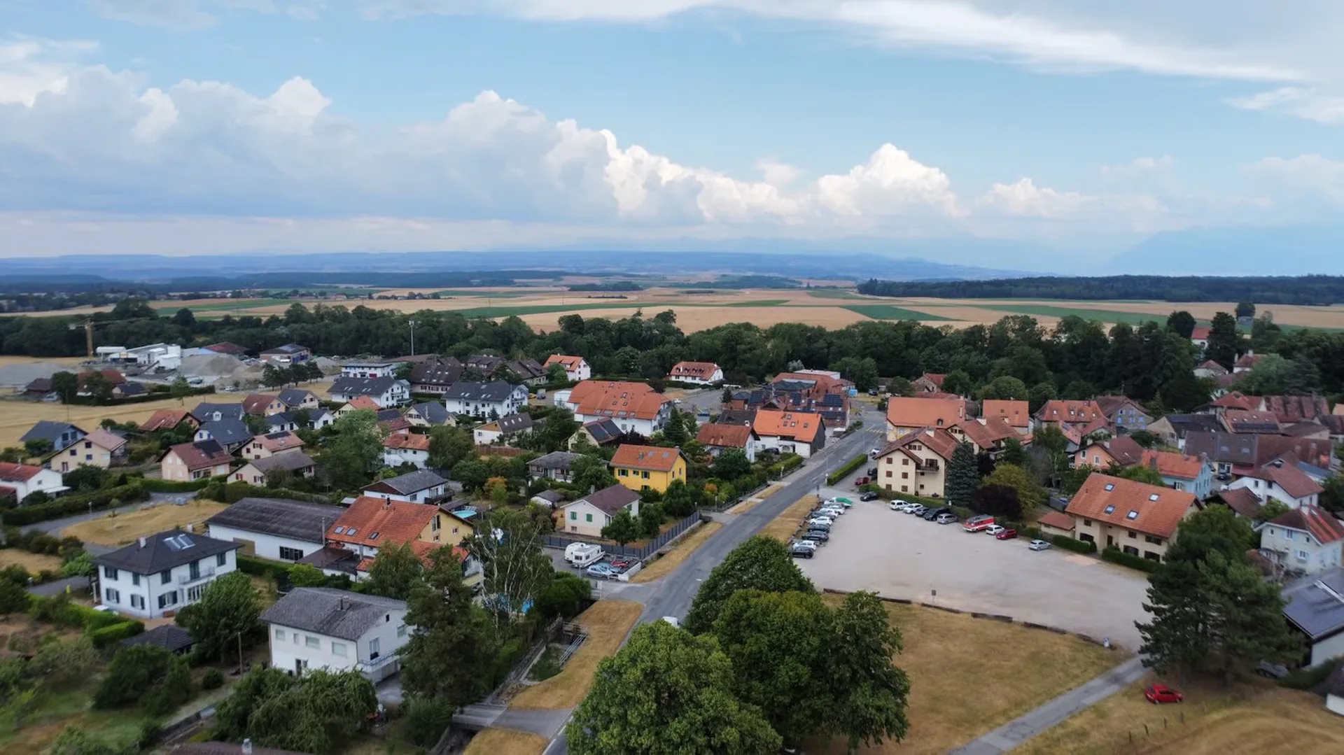 Gebäude mit 3 Wohnungen und Potenzial