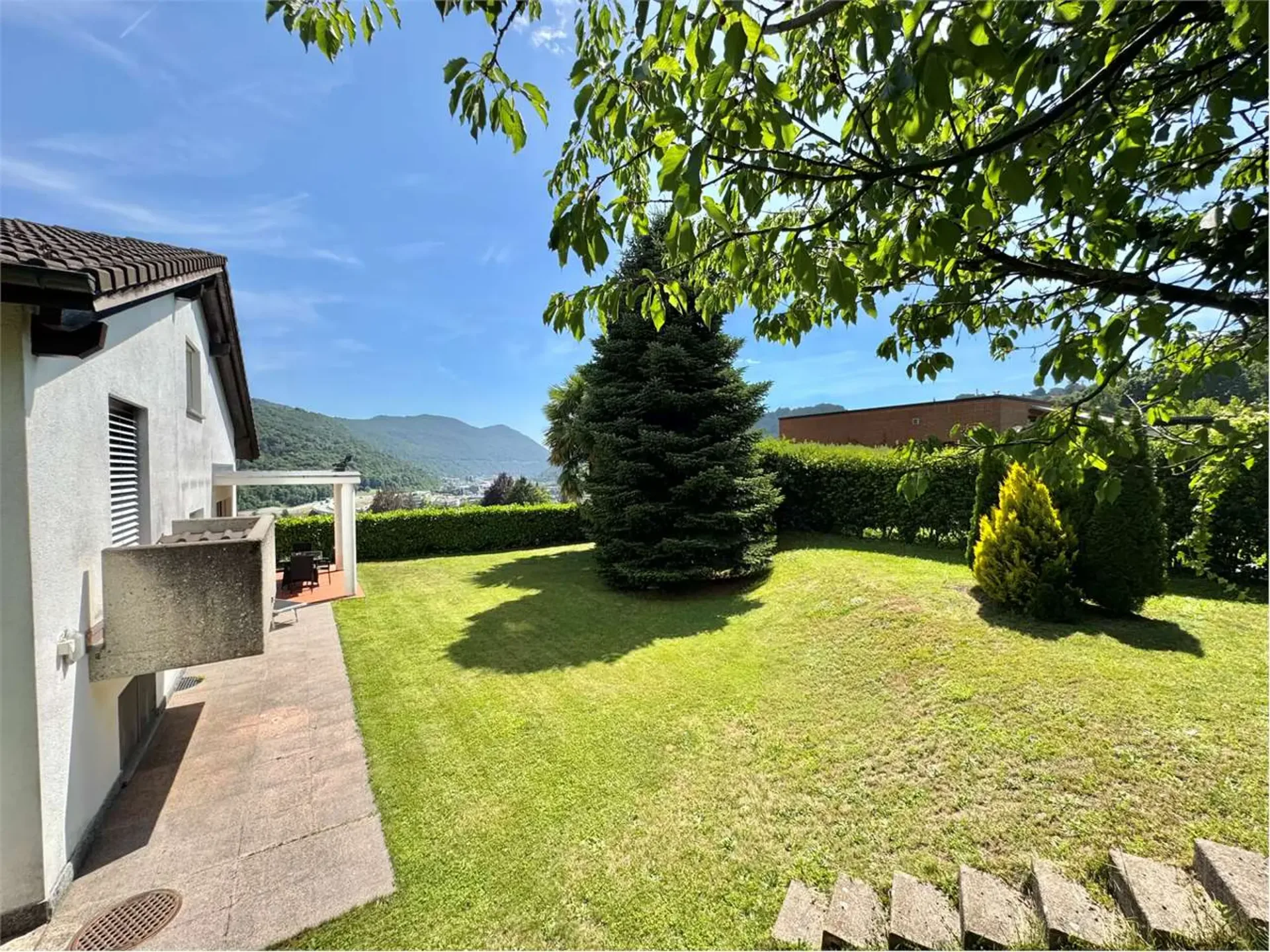 Prestigöse Villa in einem grünen Gebiet von Gentili zum Verkauf