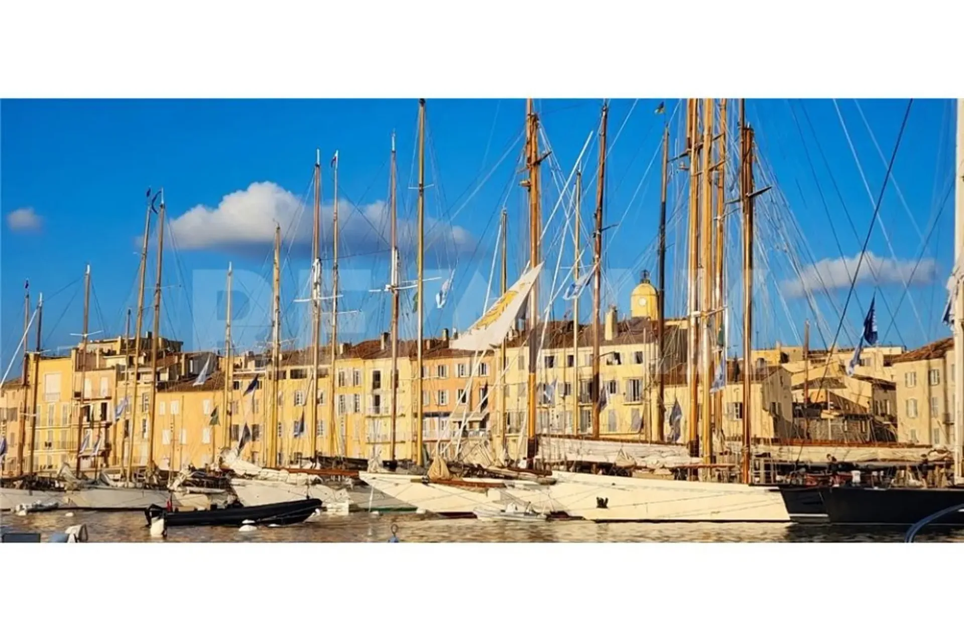 Einmalige Gelegenheit - Grosses Studio mit Garagenplatz im Zentrum von Saint-Tropez