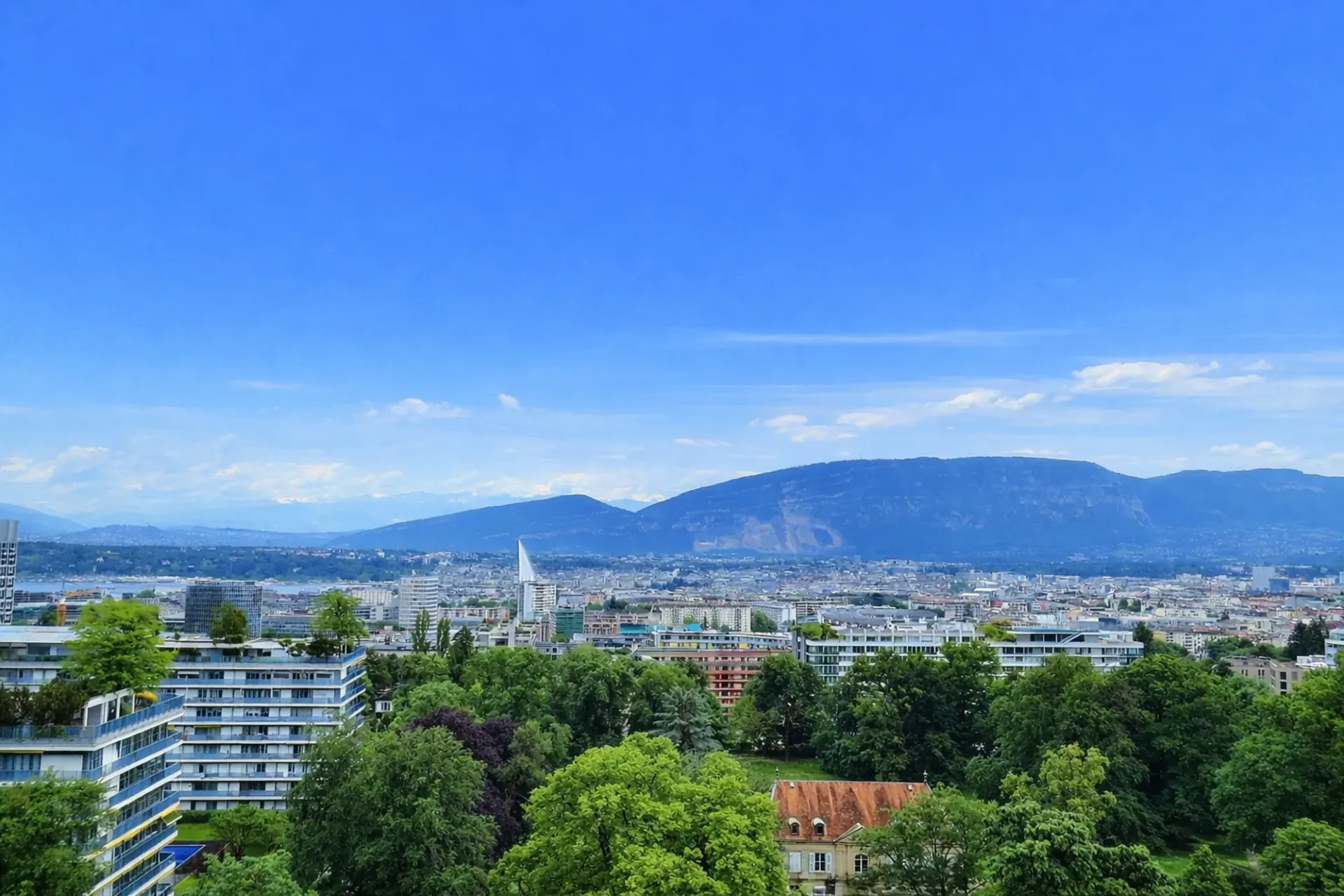 Superbe appartement en étage élevé avec piscine en viager occupé sans rente