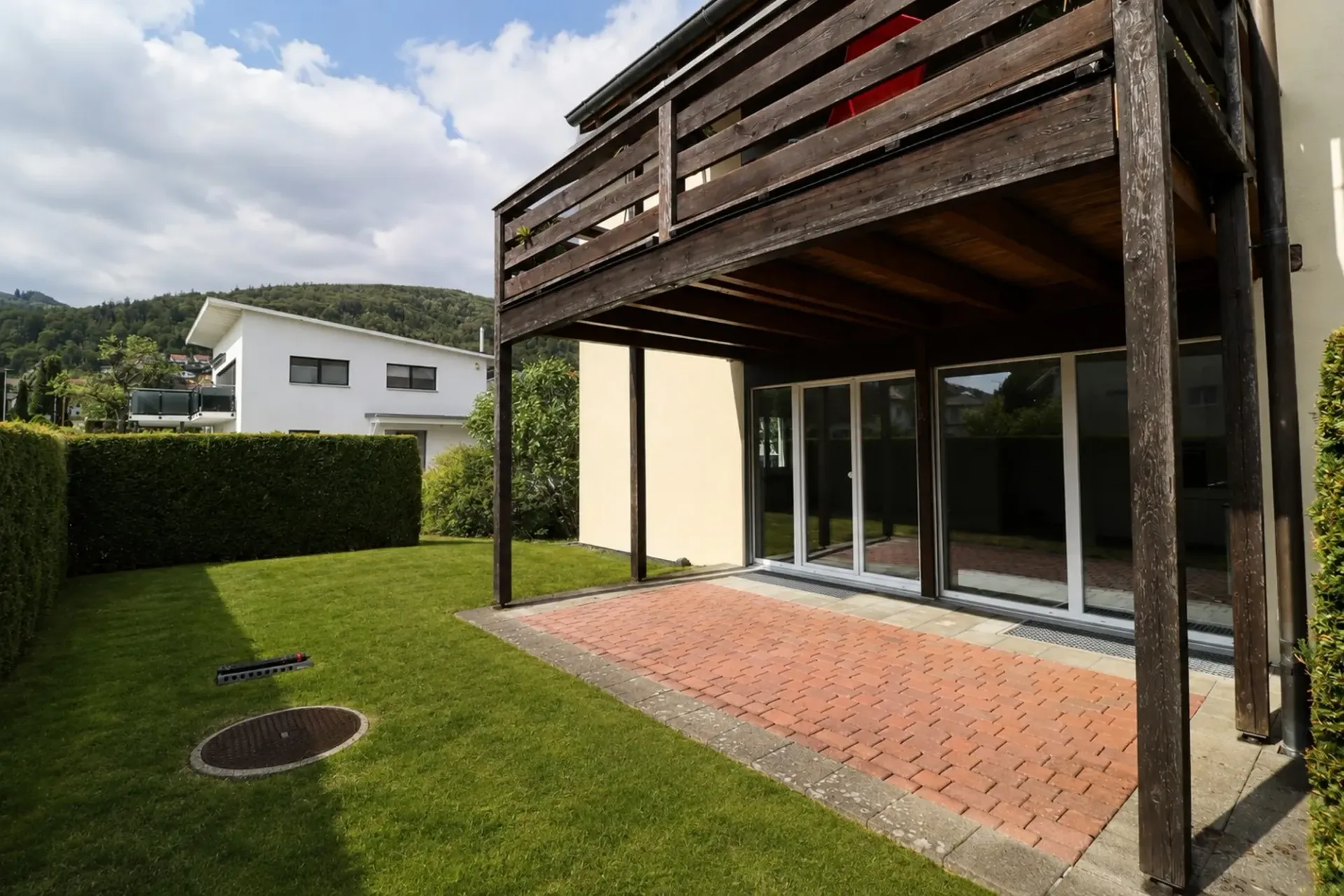 Spacious 3.5-room apartment with garden seating area in Oberbuchsiten