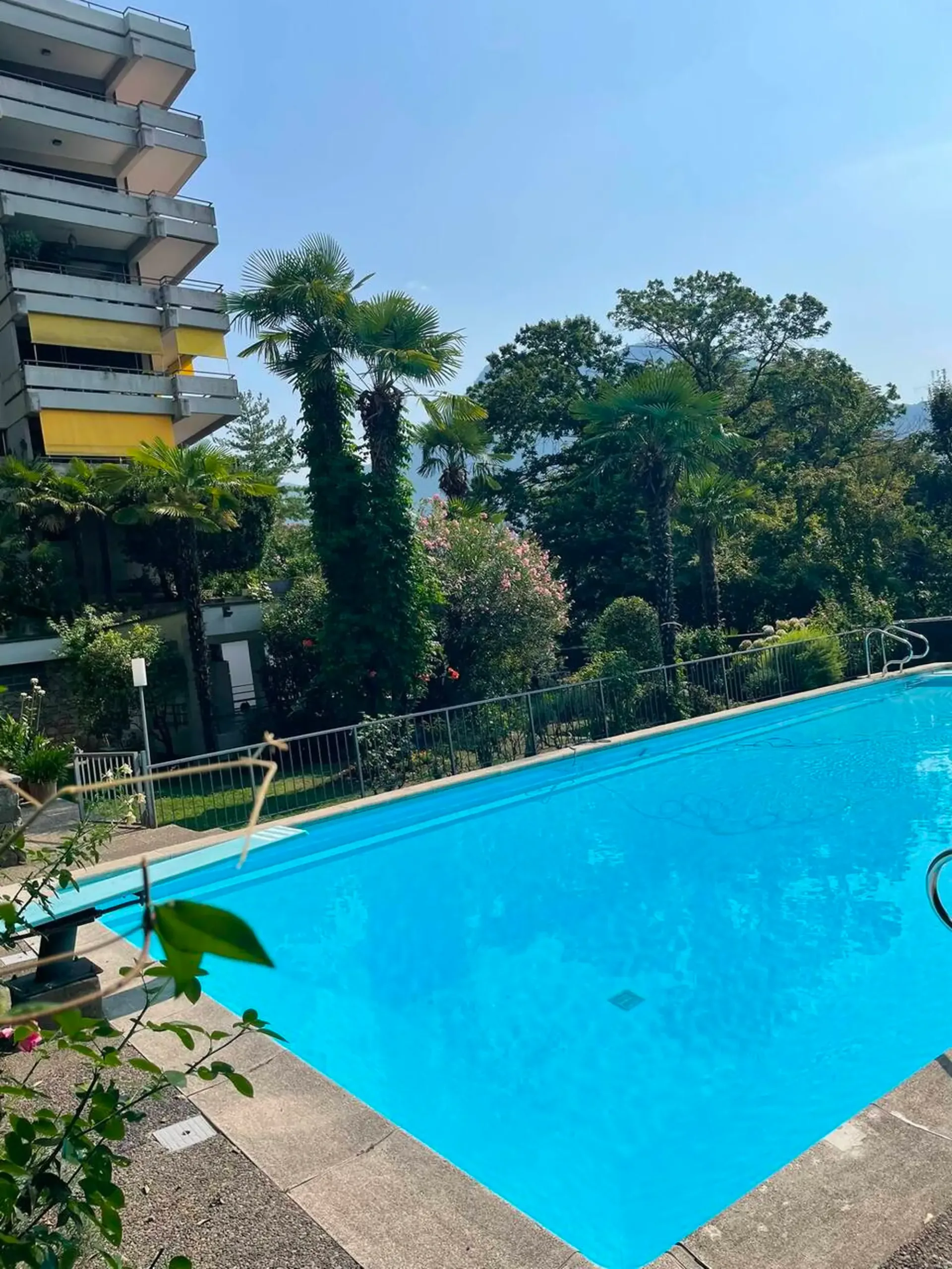 Geräumige 1.5 Zimmer mit bewohnbarer Küche und Schwimmbadnutzung