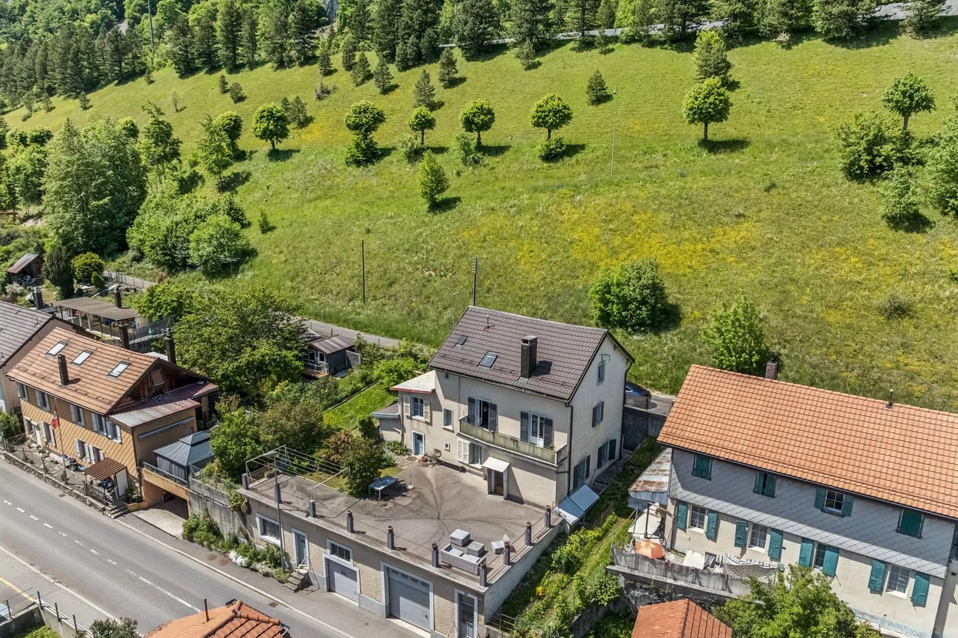 Mehrzweckhaus - 2 Apartments, Studio, Atelier und große Räume