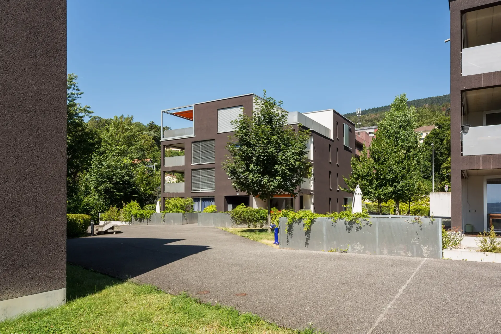 Prachtvolle 3,5-Zimmer-Wohnung, direkt am Wasser und mit privatem Strand