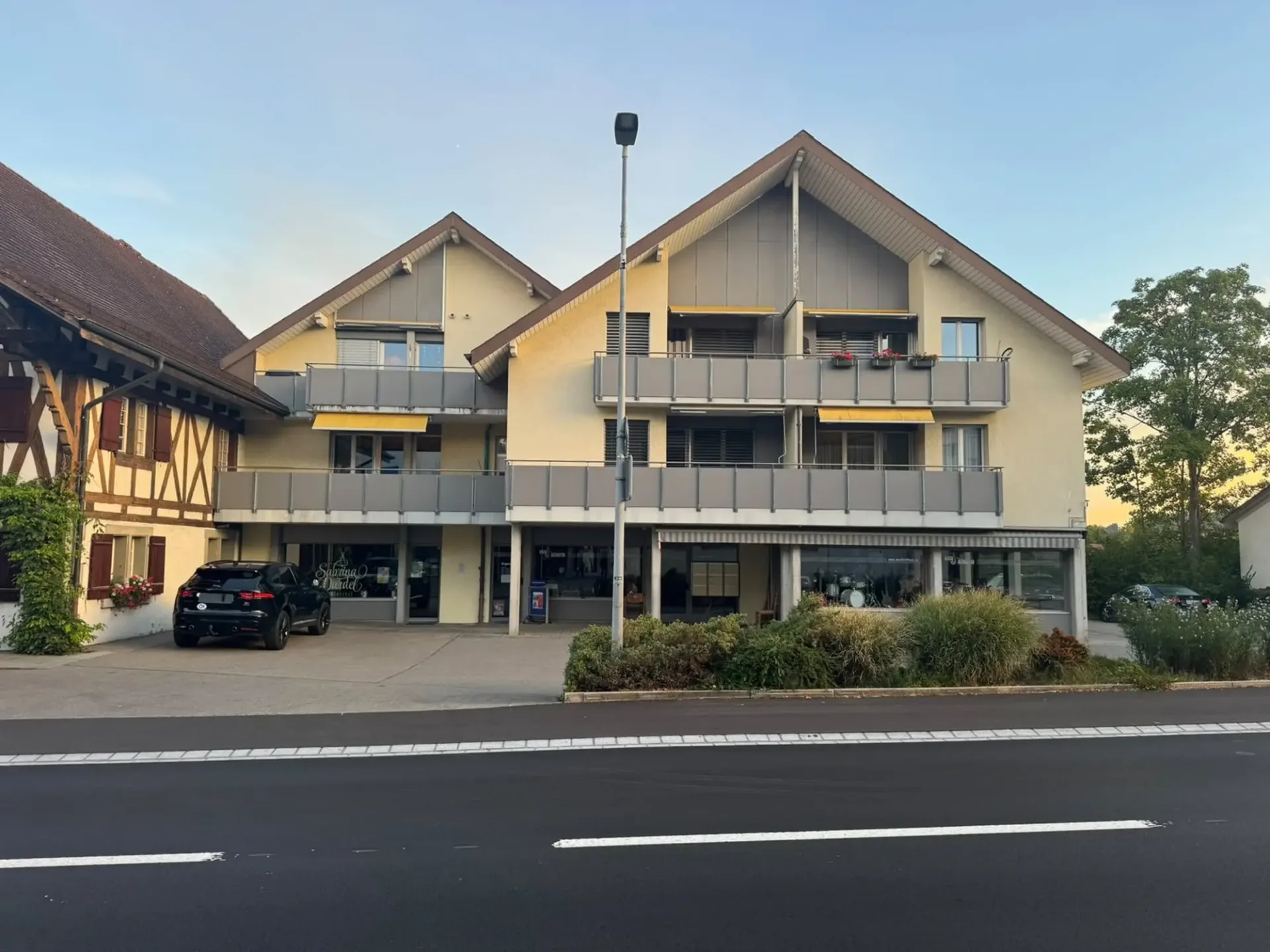 Helle 4.5-Zimmer-Wohnung mit Balkon an zentraler Lage