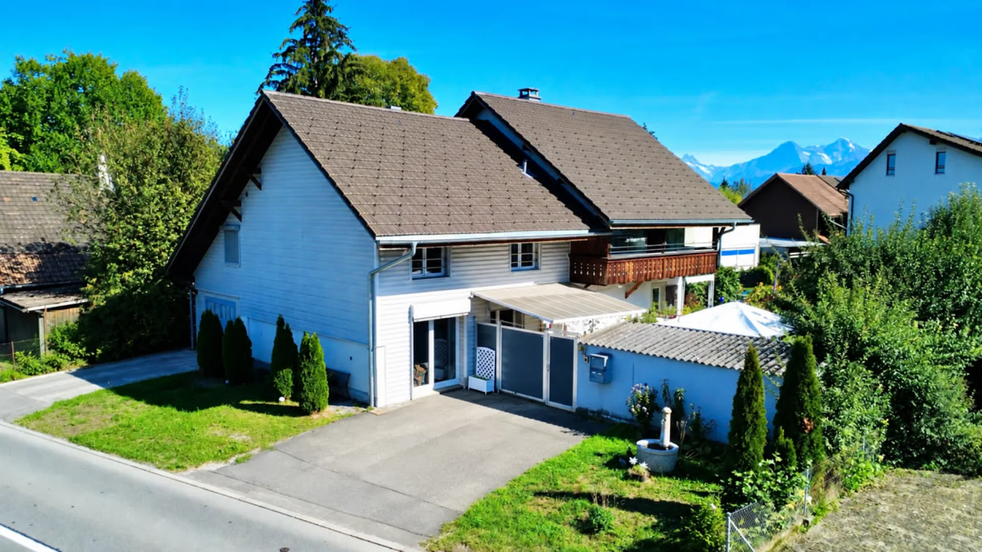 Kernsanierte 4.5-Zimmer-Maisonettewohnung mit Bergsicht!