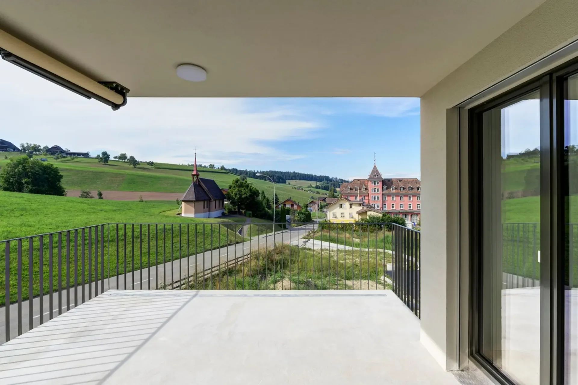 Moderne 3.5-Zimmer-Wohnung mit herrlichem Ausblick, 2 EHP optional