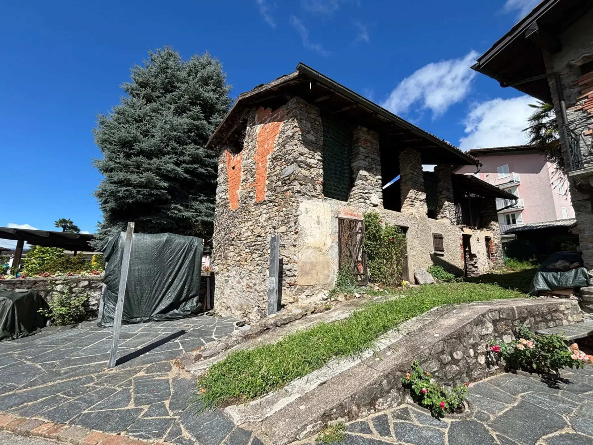 Rustikales Haus + altes Haus zur Renovierung – Ein Tessiner Juwel