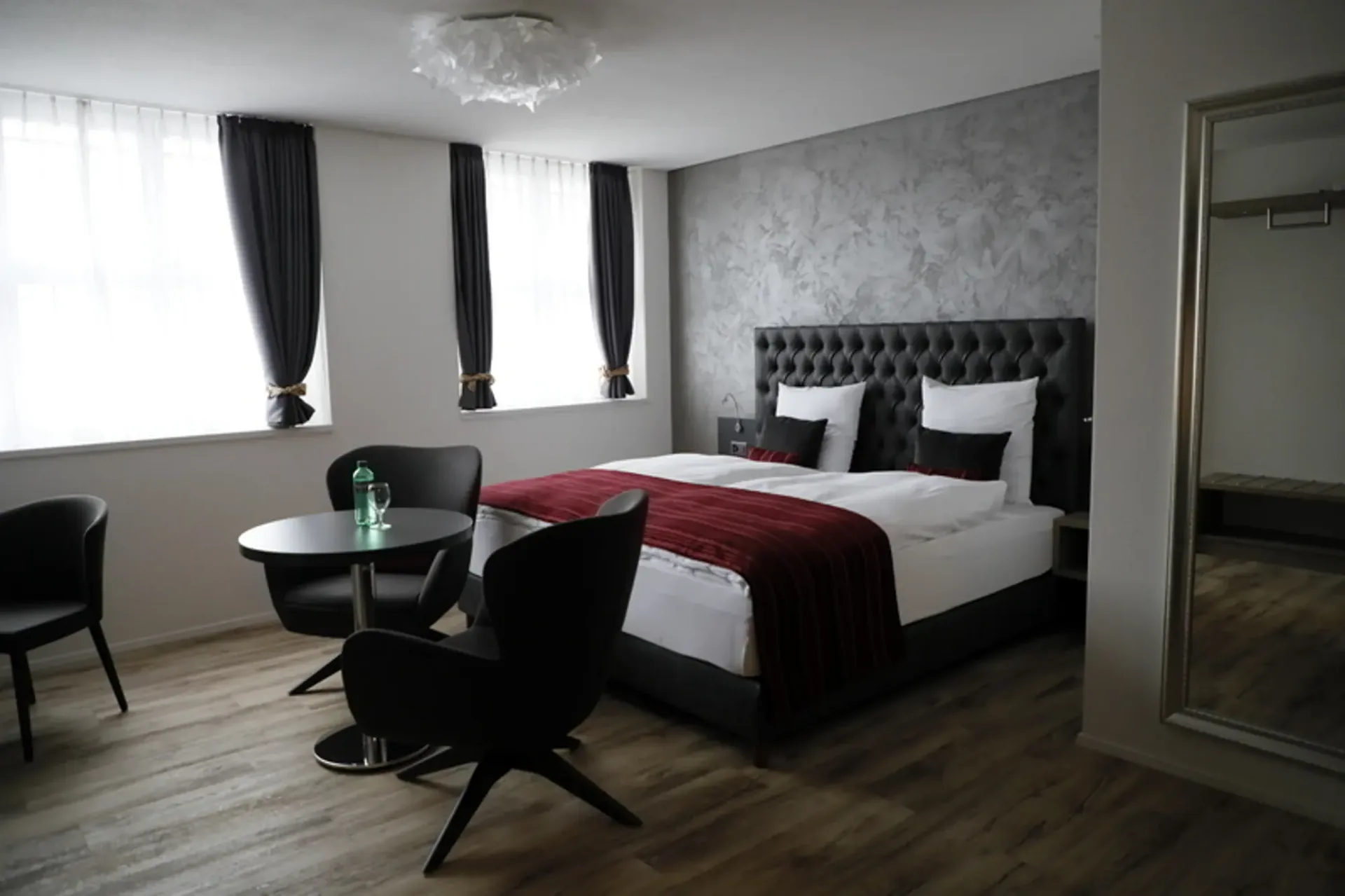 1 ZI-WOHNUNG IN REICHENBURG (SZ), MÖBLIERT