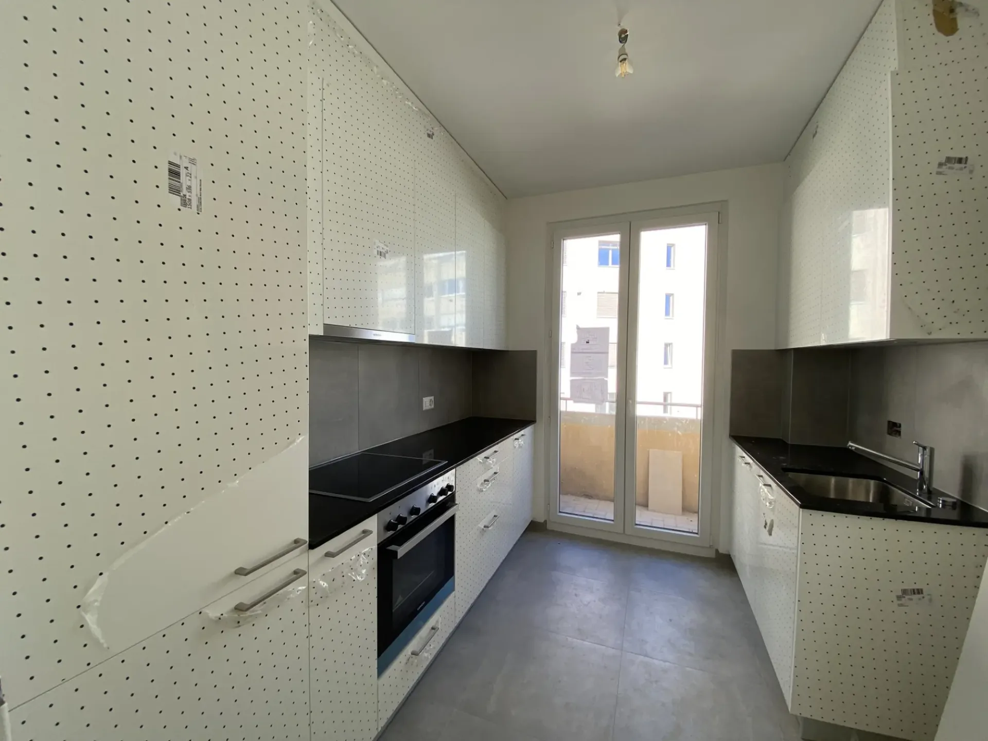 Fully renovated 2-room apartment on the 4th floor