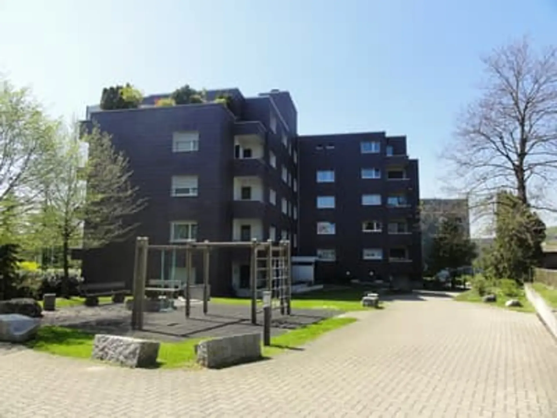 Tiefgaragenparkplätze zu vermieten
