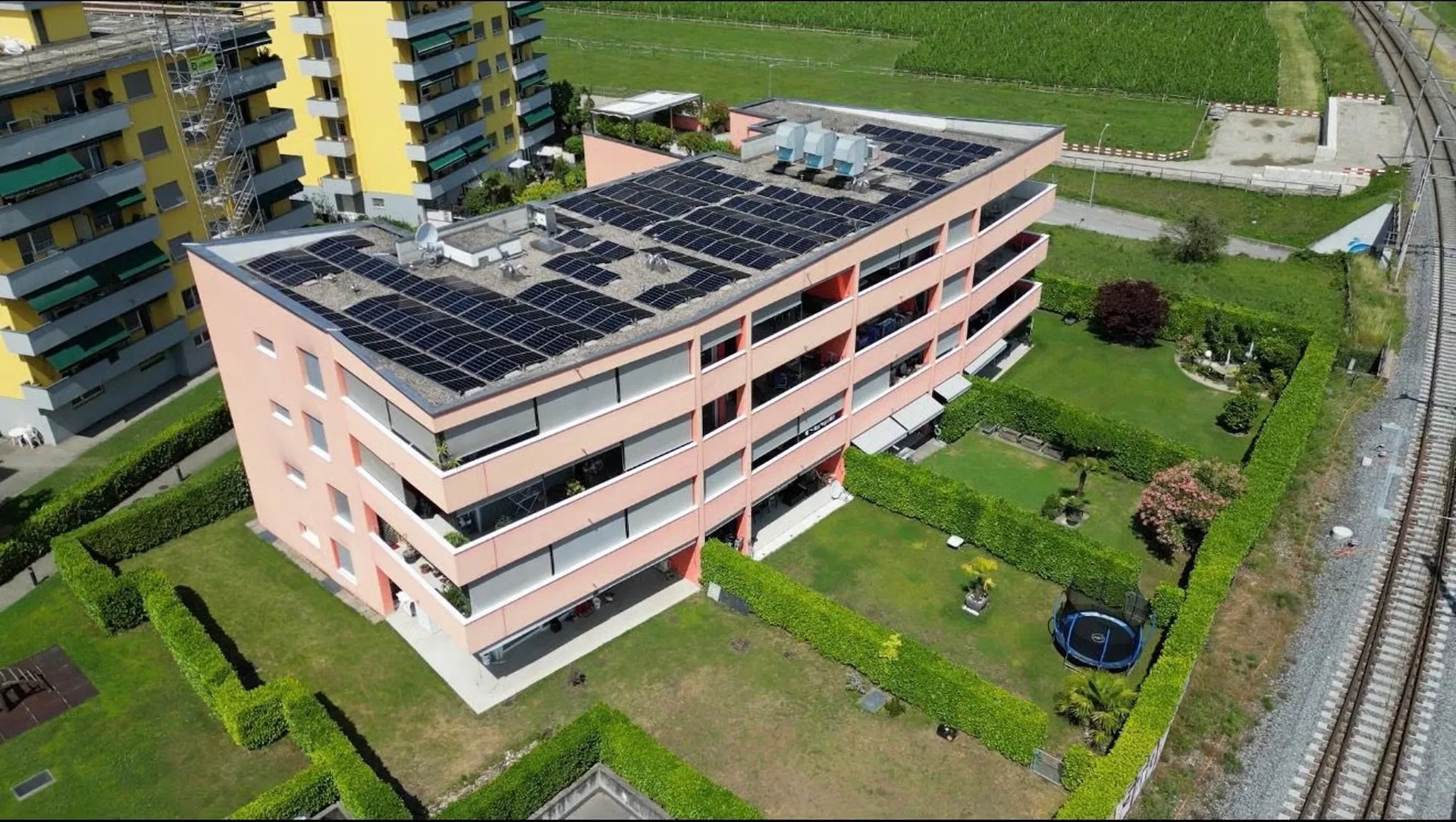 4.5-Zimmer-Wohnung mit Terrasse und 2 Tiefgaragenplätzen in Tenero