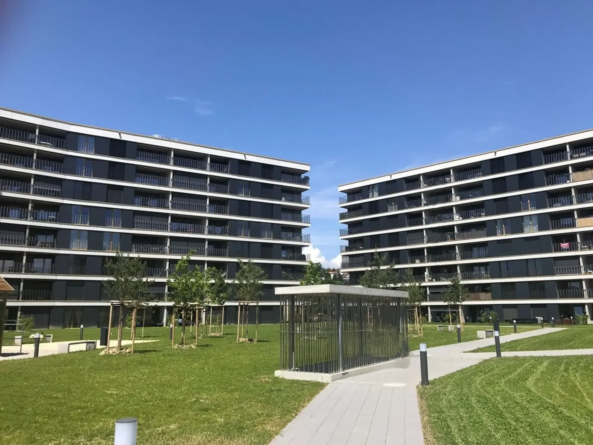 Cherchez-vous un logement moderne proche des axes routiers ?