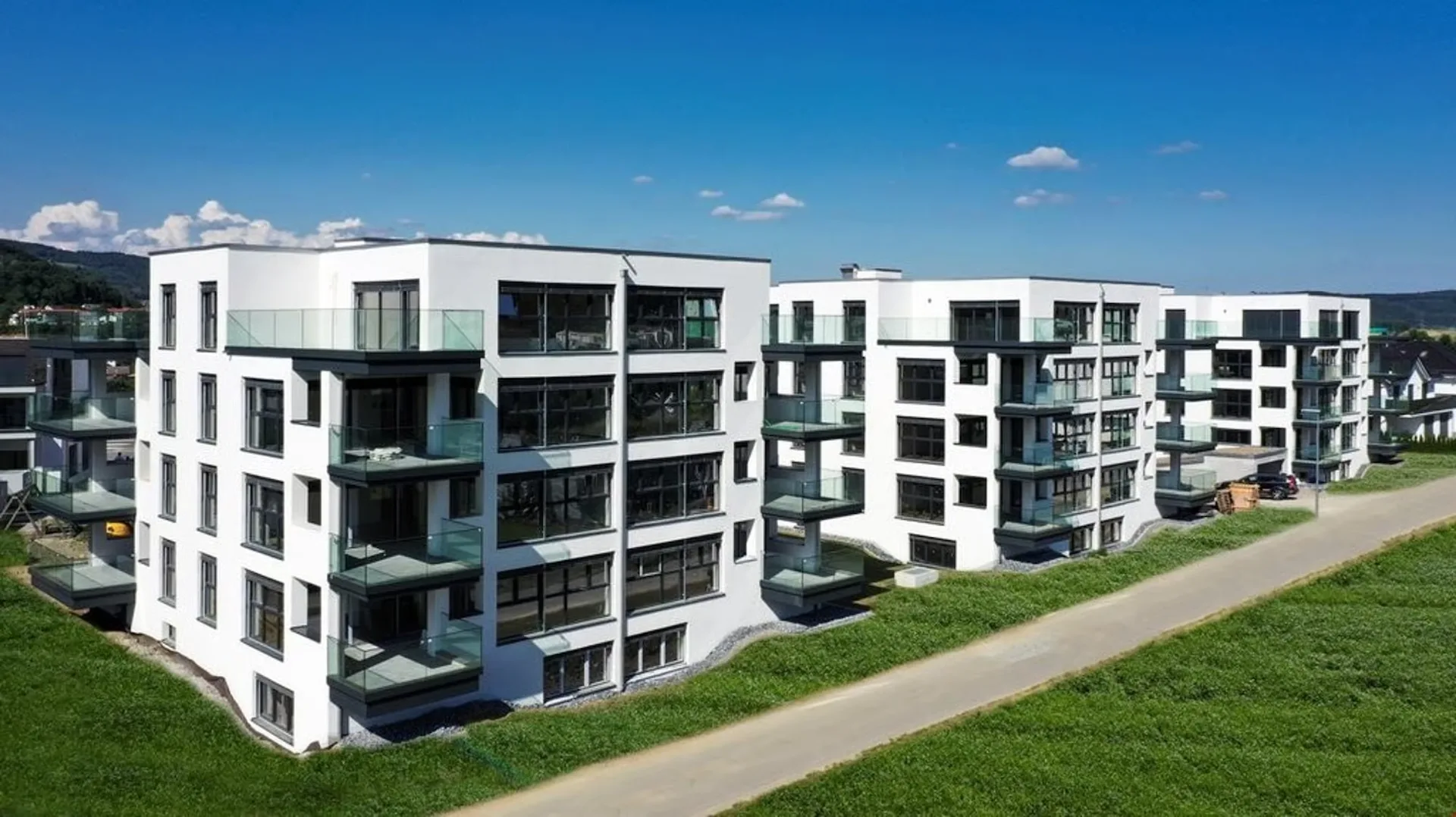 SPACIOUS 4.5 ROOM APARTMENT IN WEIACH