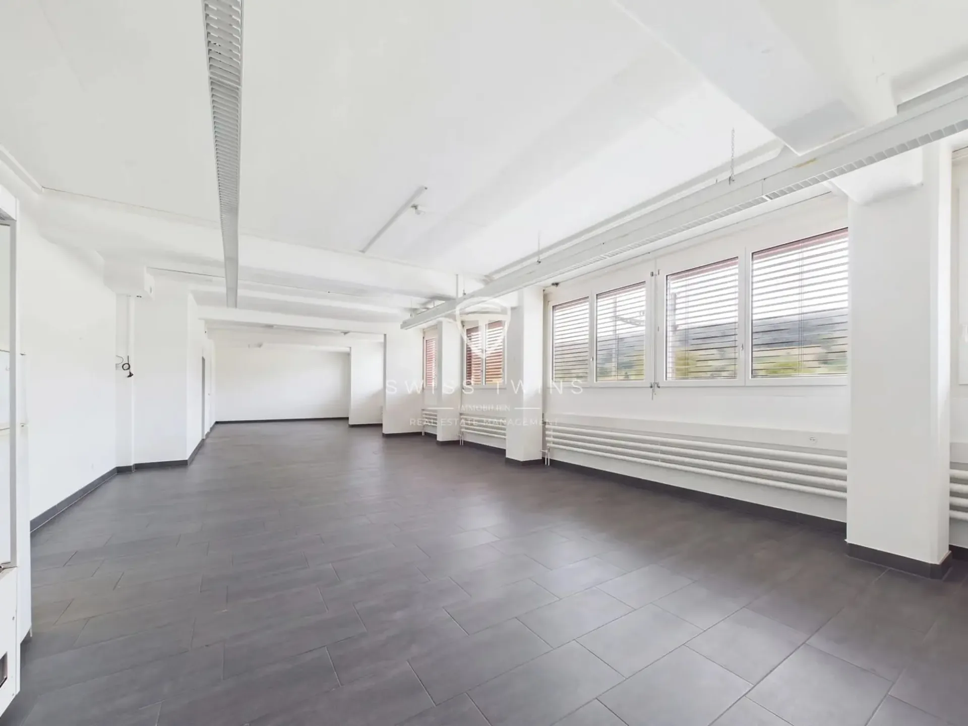 Ihr neuer Firmenstandort - 240 m² Gewerbefläche in Oberweningen
