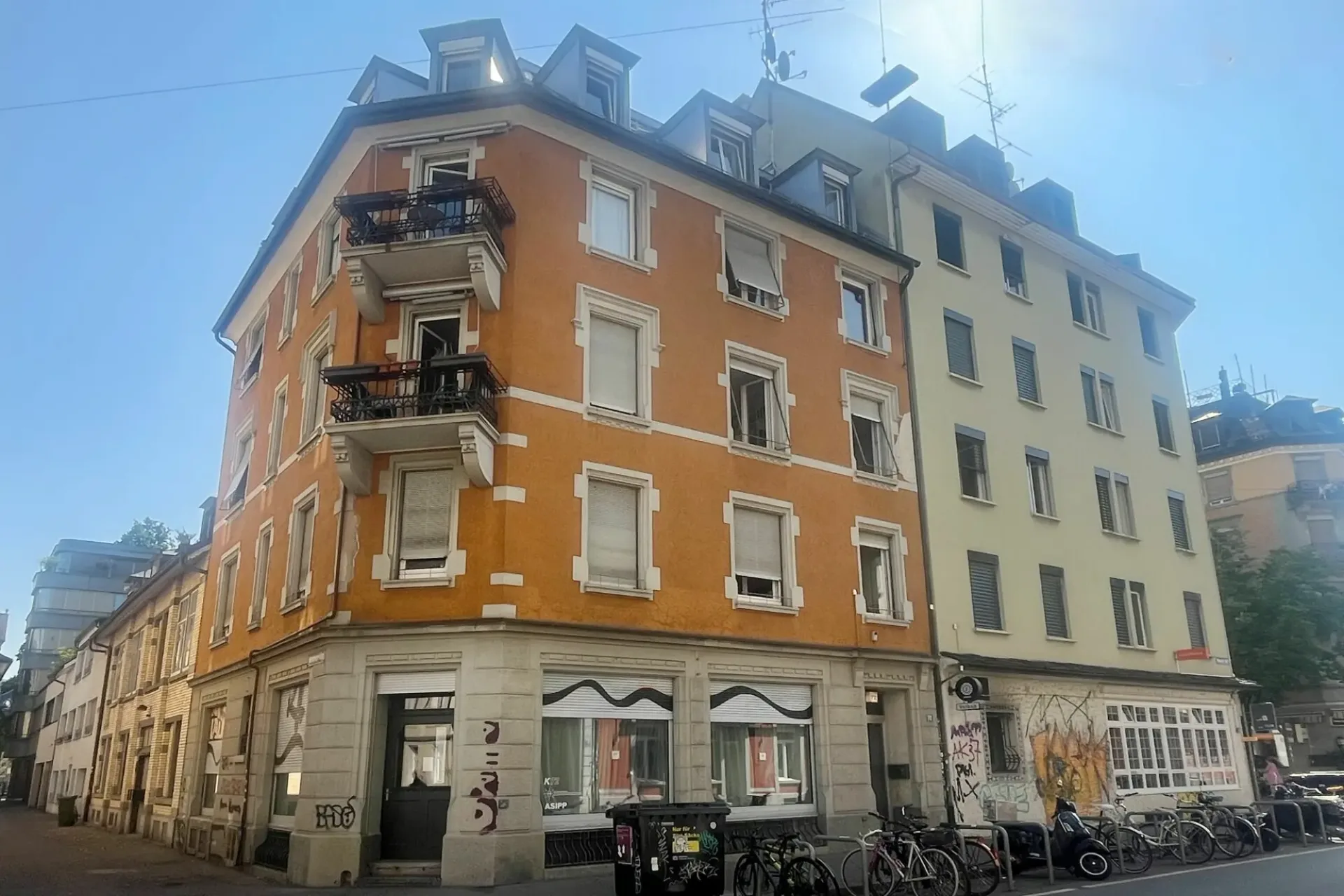 Appartement et locaux commerciaux centralement situés dans le district 5