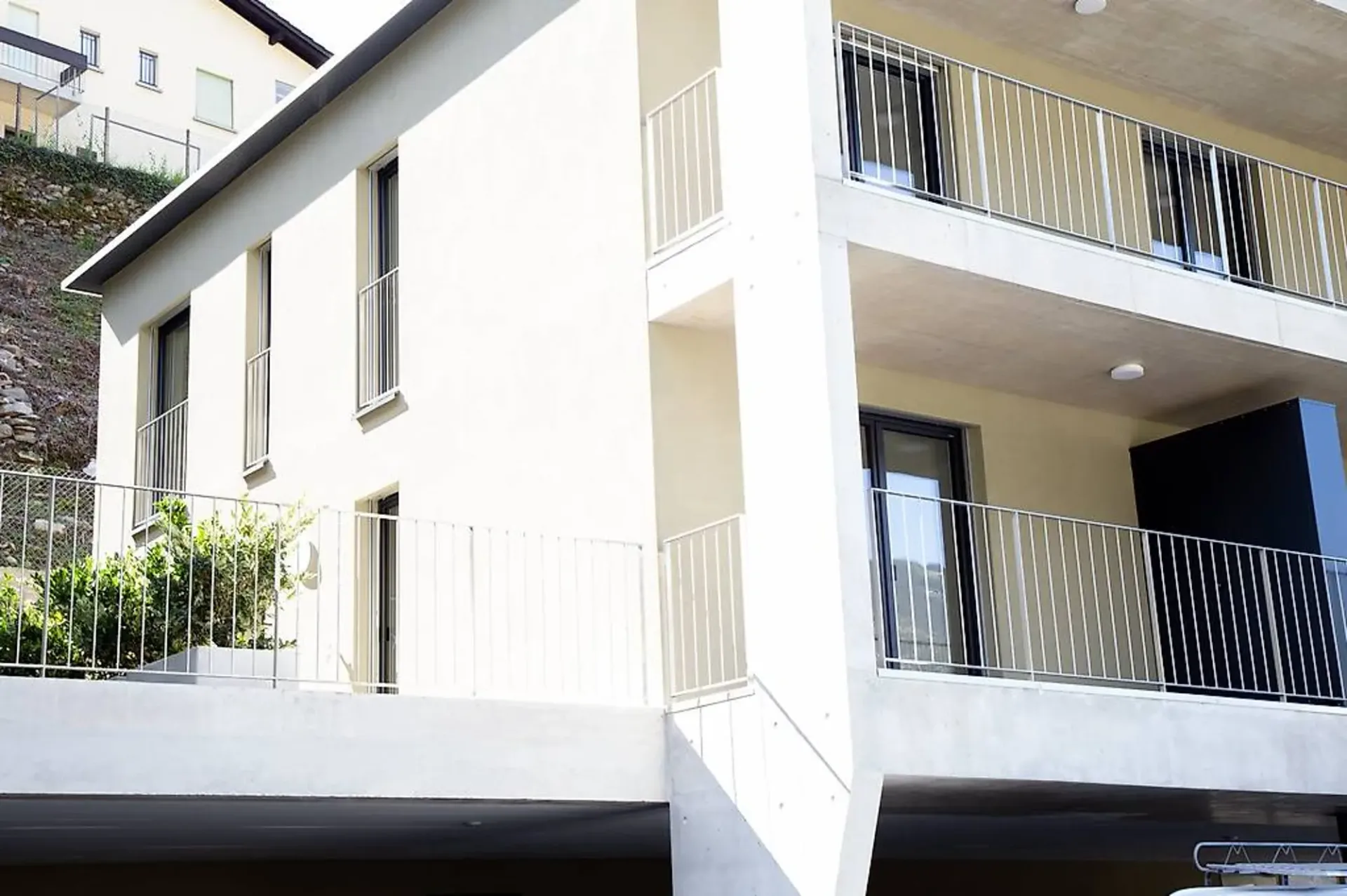 2,5 Lokale in Roveredo! Modern und mit großer Terrasse.