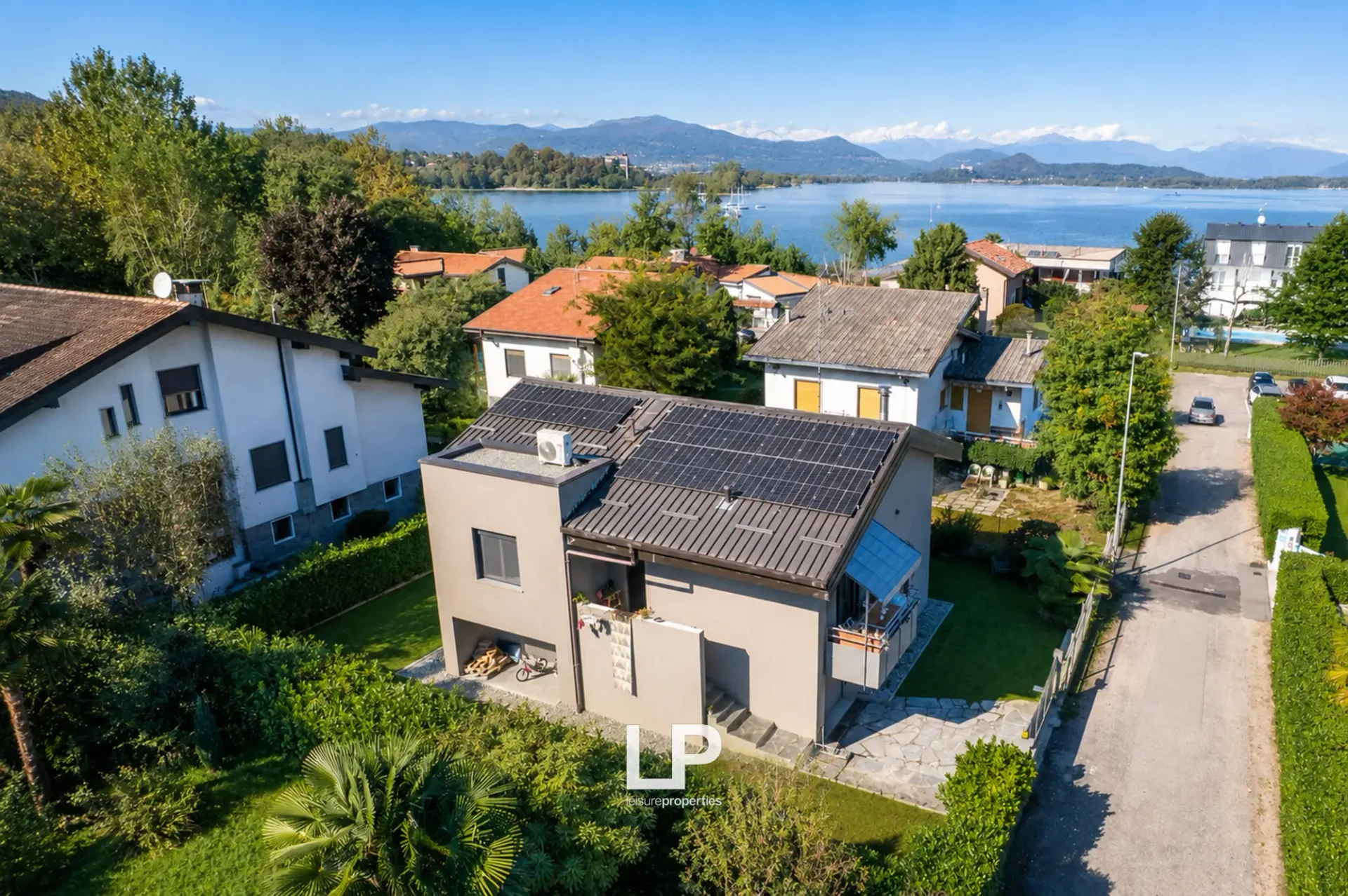 Unabhängige Villa im renommierten Villaggio Giardino in Castelletto S. Ti