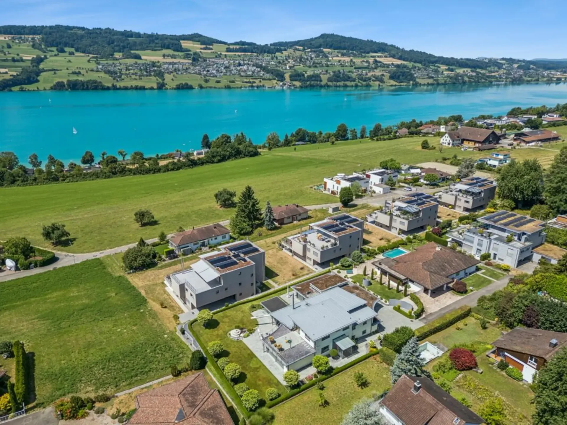 Architektenvilla mit Hallenbad & Seeblick zur Miete