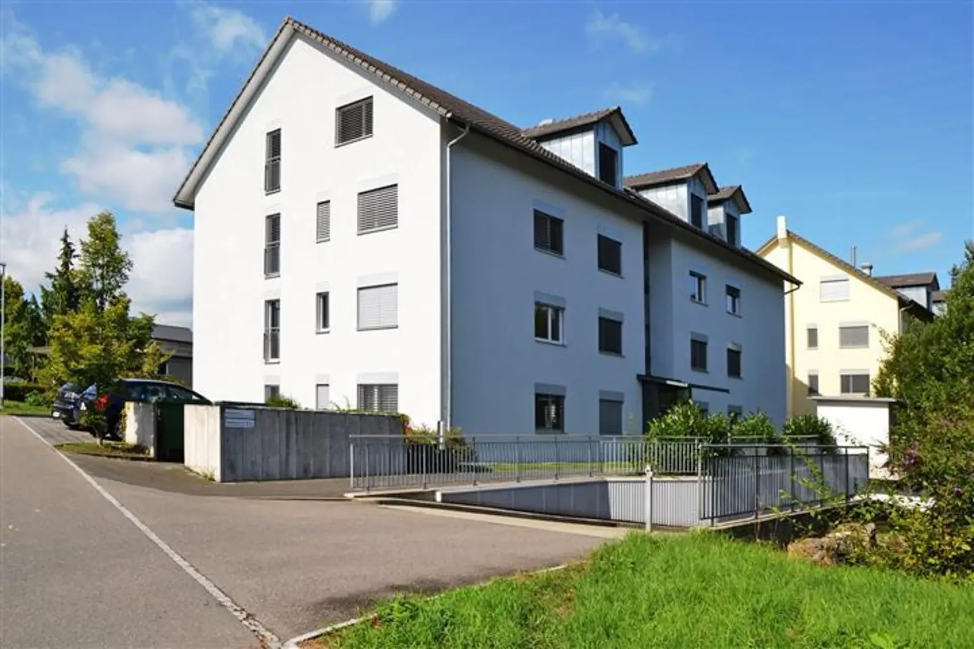 Einstellplatz für Ihr Auto!