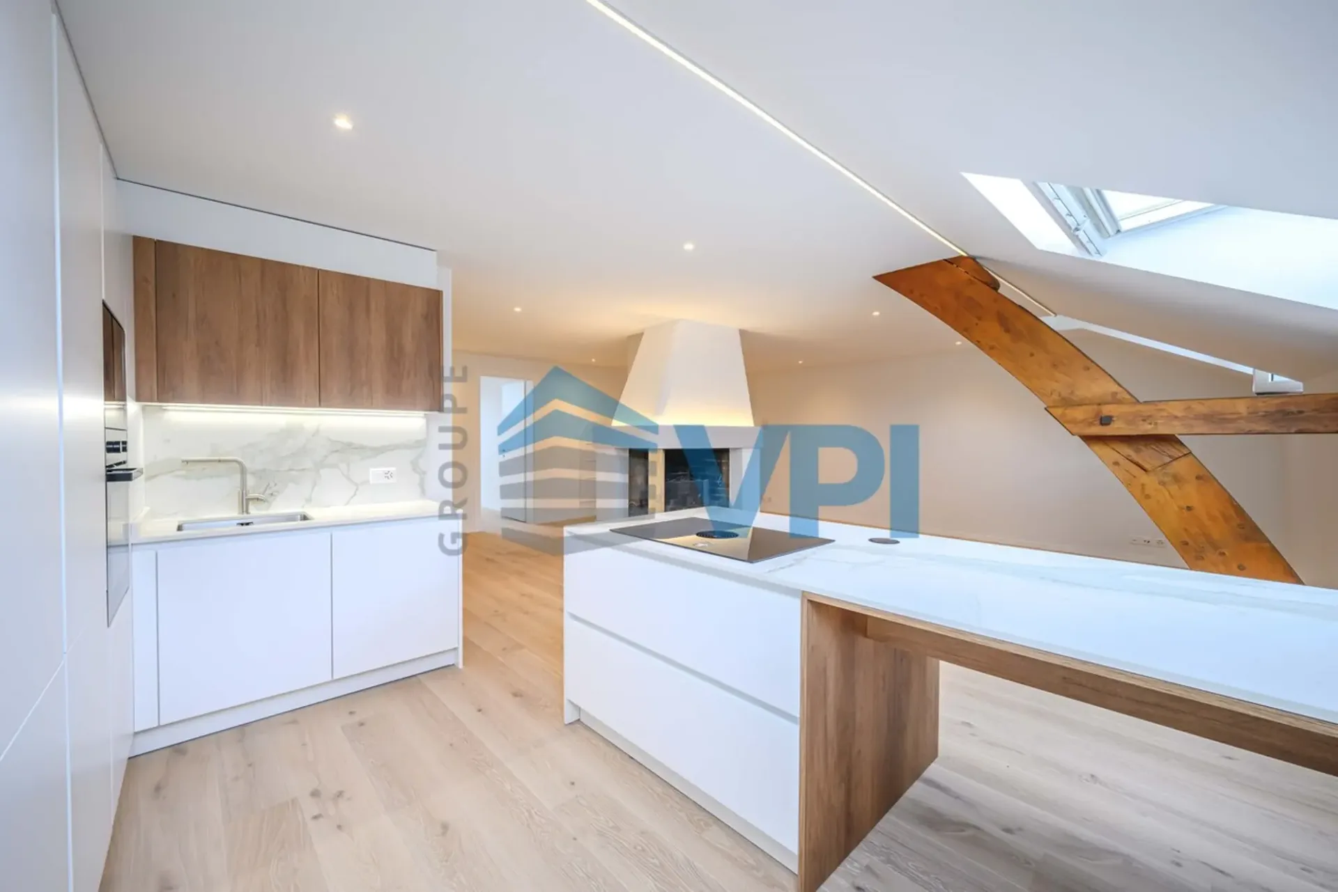 VEVEY - MAGNIFIQUE 2.5 PIÈCES RENOVÉ DANS LES COMBLES