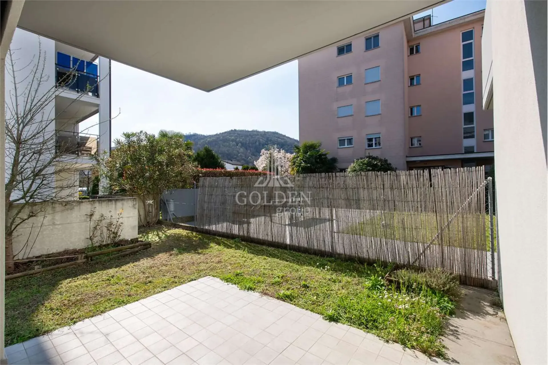 2,5 Lokale mit privatem Garten - neuere Bauweise