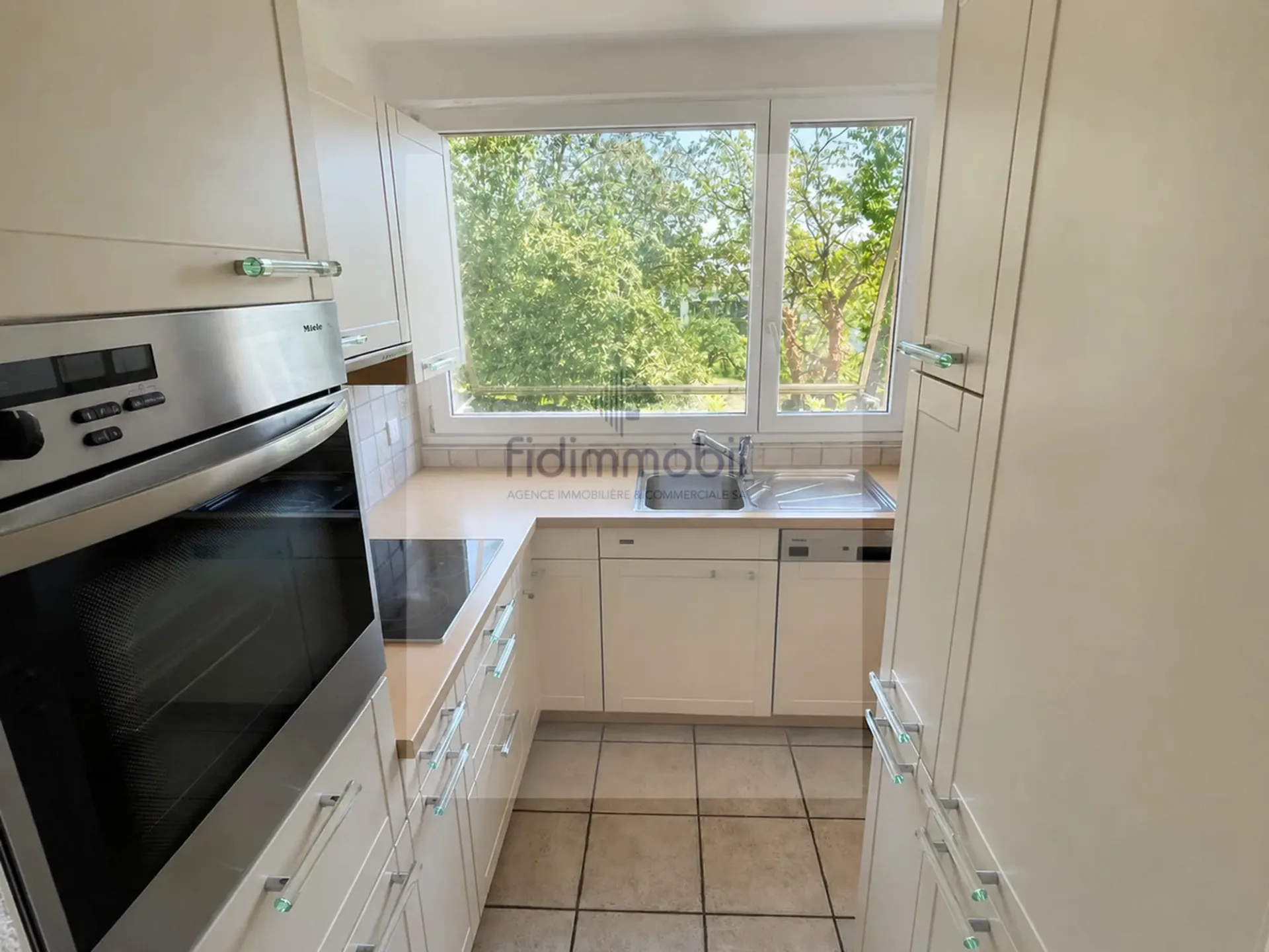 3-room apartment with fireplace, winter garden and terrace