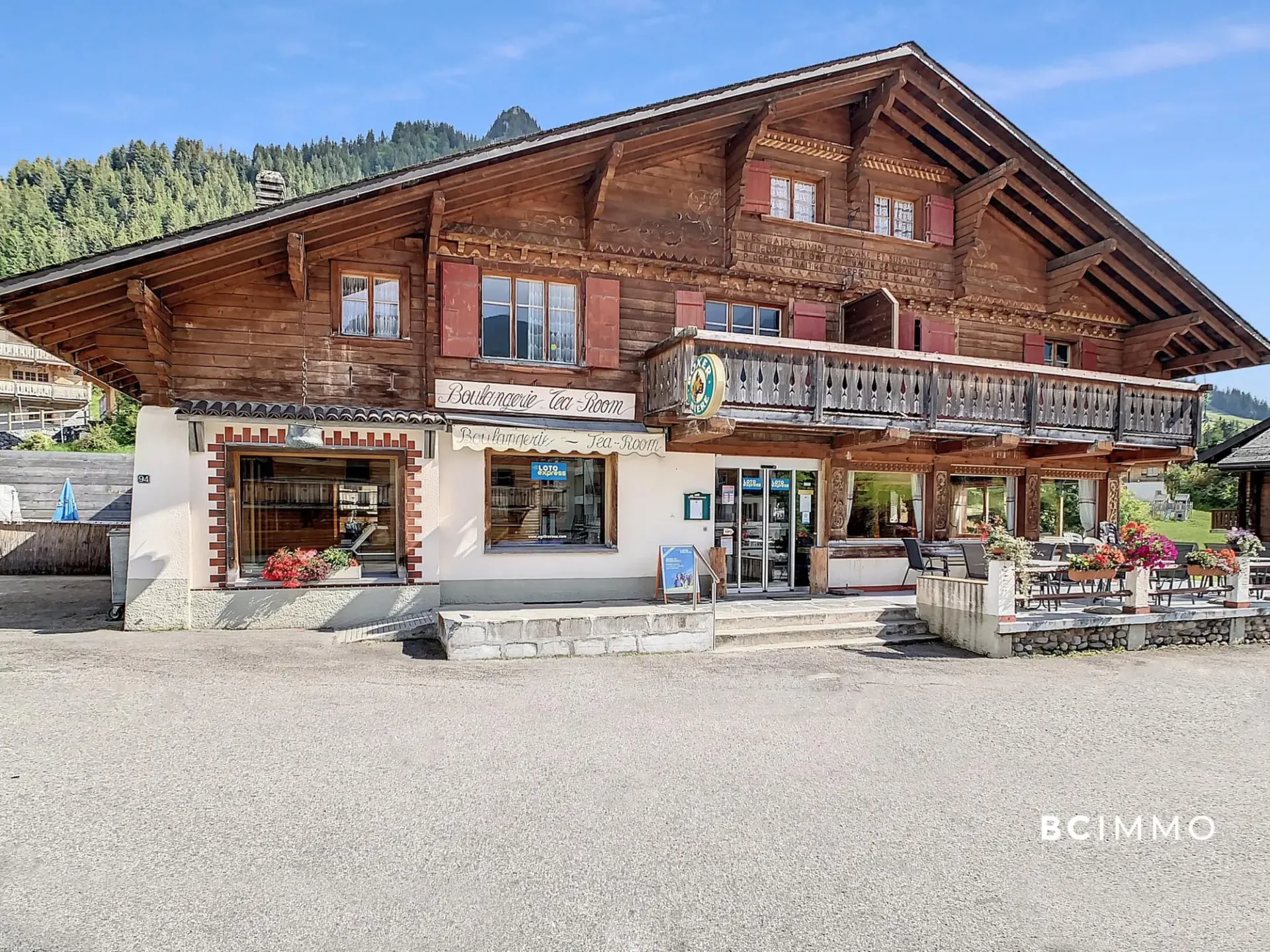 Chalet consisting of two apartments and a business
