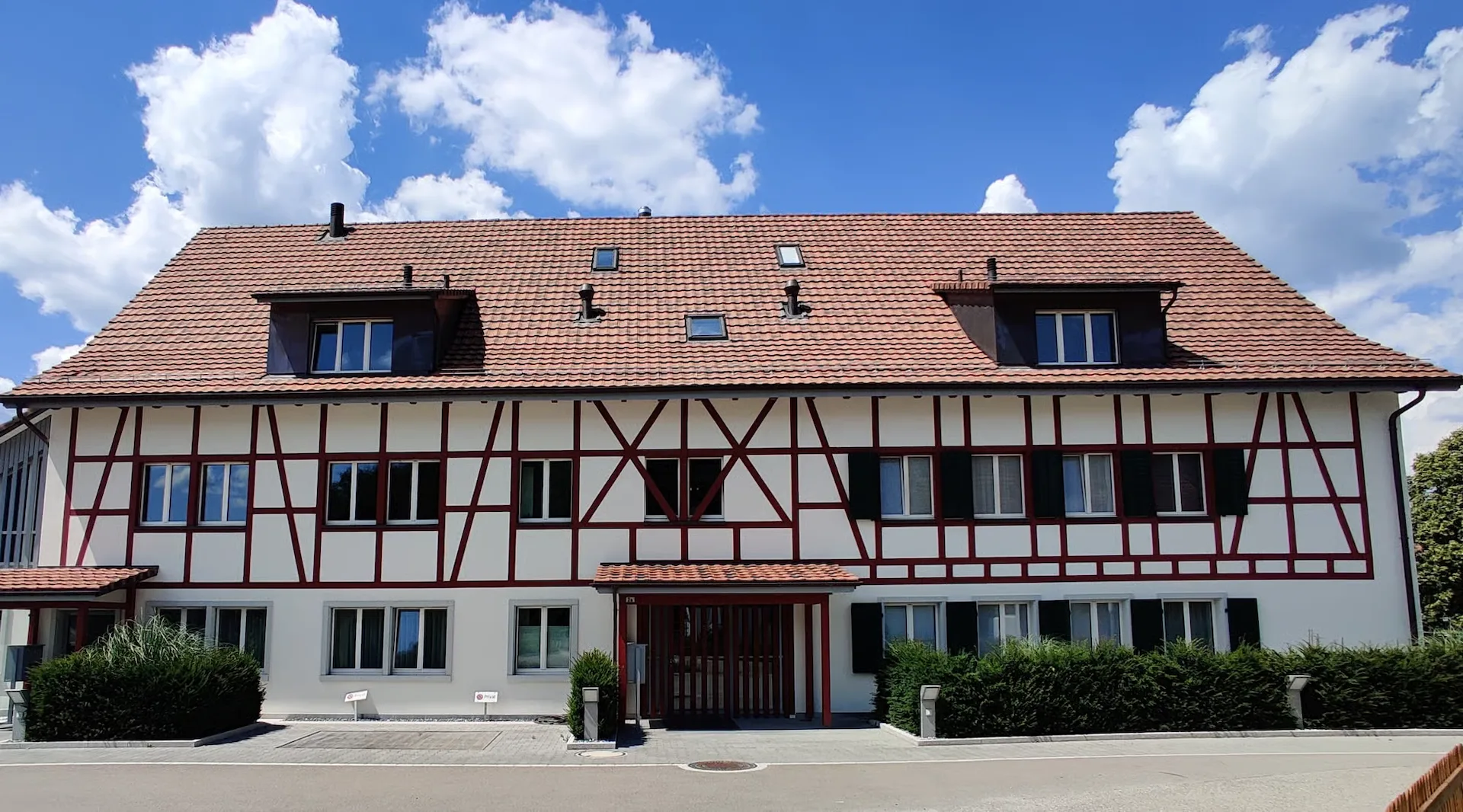 moderne, grosszügige 5½ Zimmerwohnung mit sonnigem Balkon