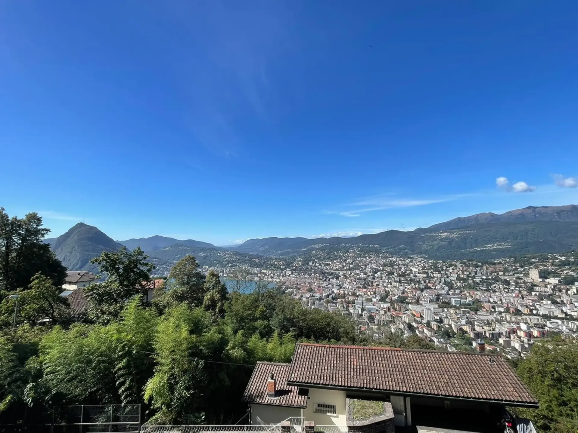 Aldesago - zu Verkaufen renovierte Wohnung, 2½ Zimmer, CHF. 795.000