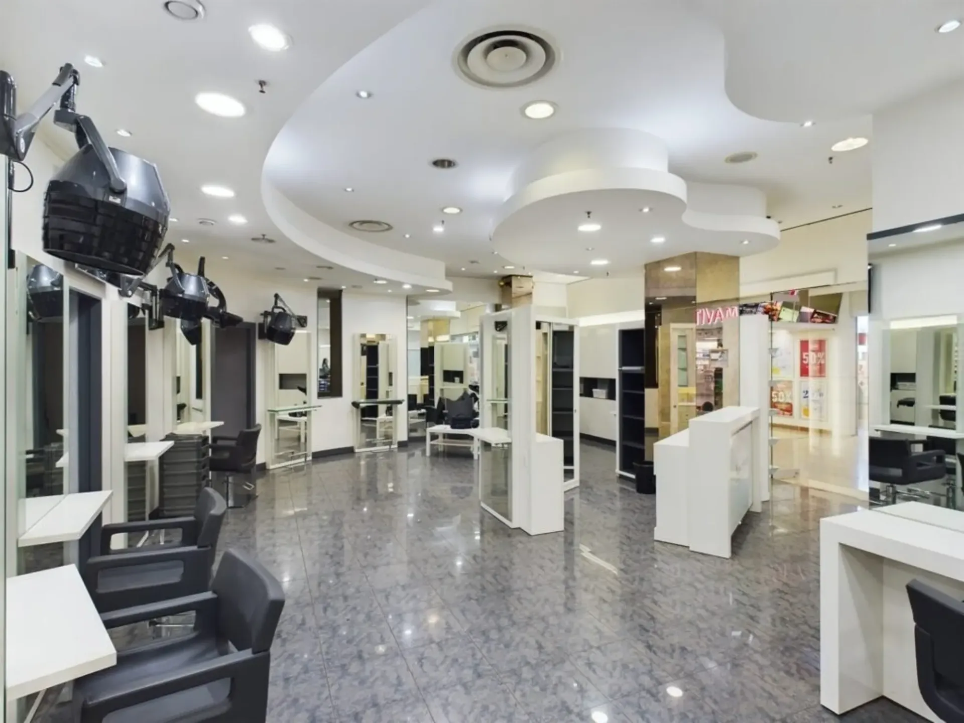 Arcade von 104 m2 (Friseursalon) im Einkaufszentrum Ecublens