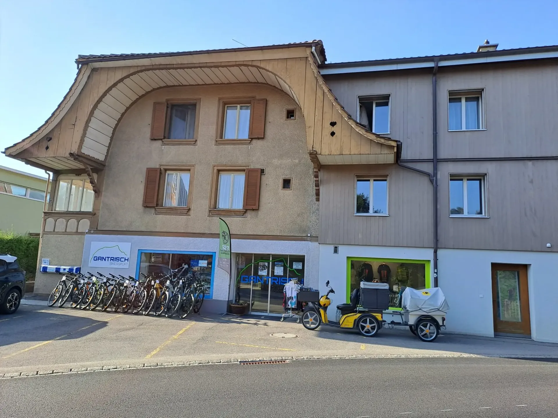 2.5-Zimmer-Altbauwohnung mit Balkon