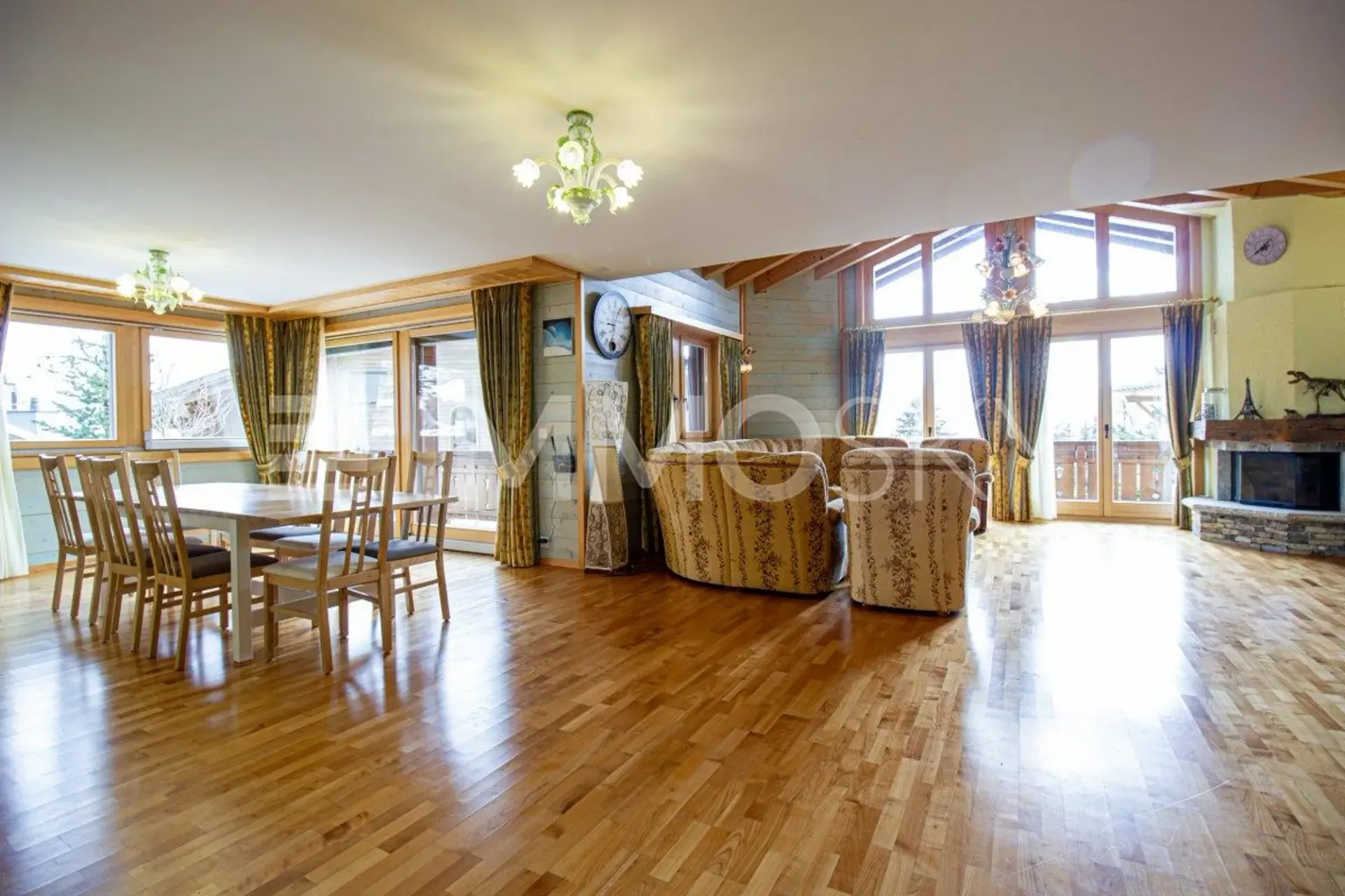 Virtueller Besuch: Außergewöhnliches Chalet in Anzère mit Wellnessbereich