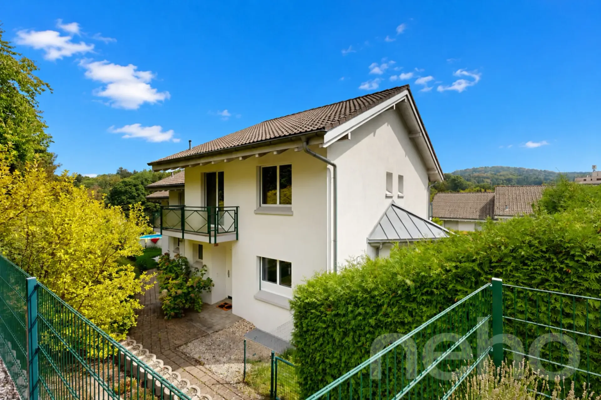Maison d'angle rénovée de 5,5 pièces à Bergdietikon