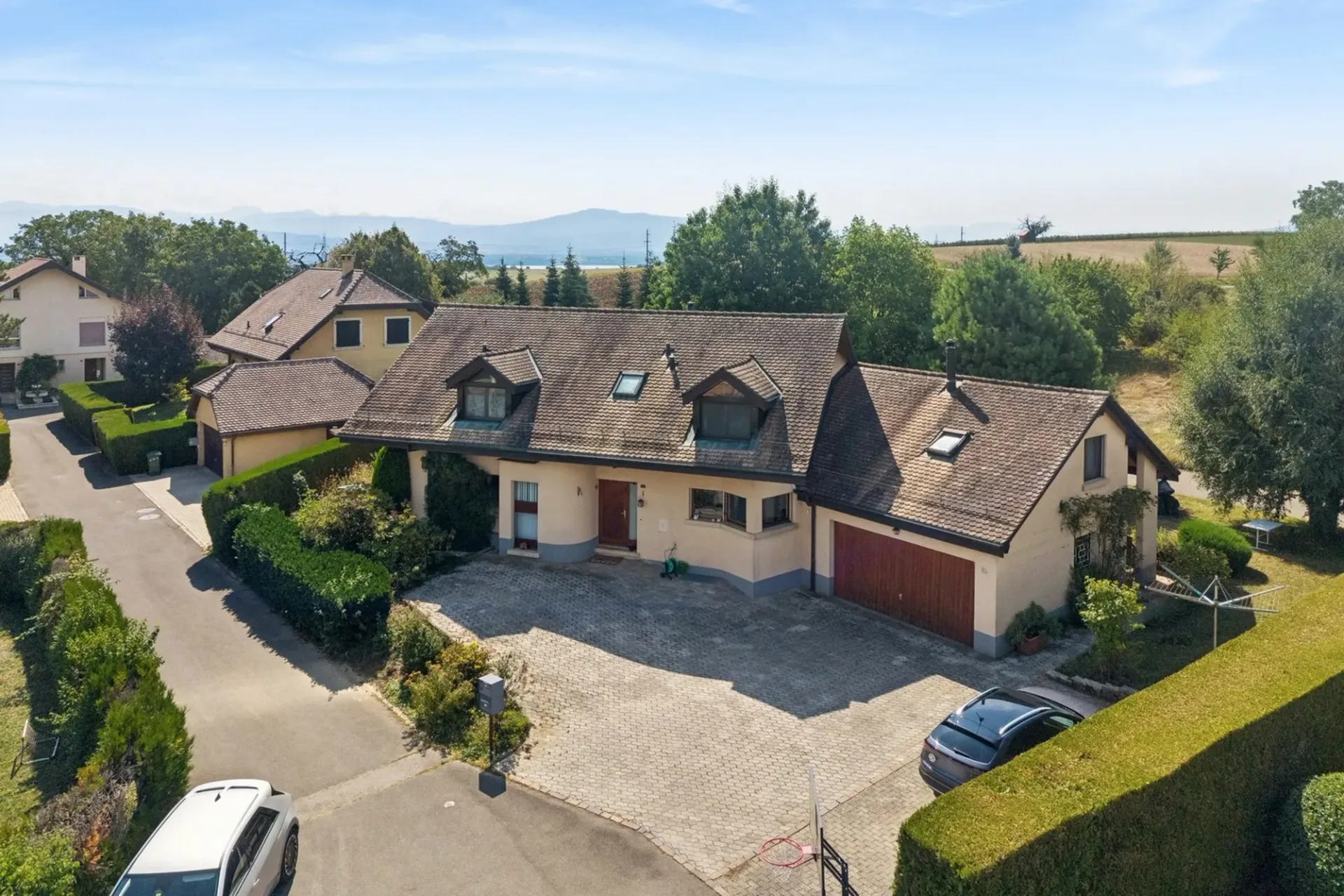 Villa individuelle spacieuse, entourée de verdure
