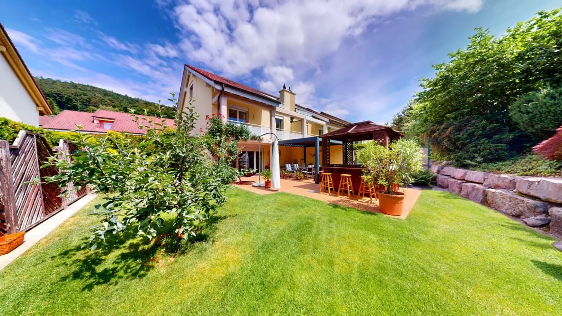 Sole, Giardino & Whirlpool - Una Casa per Innamorarsi !