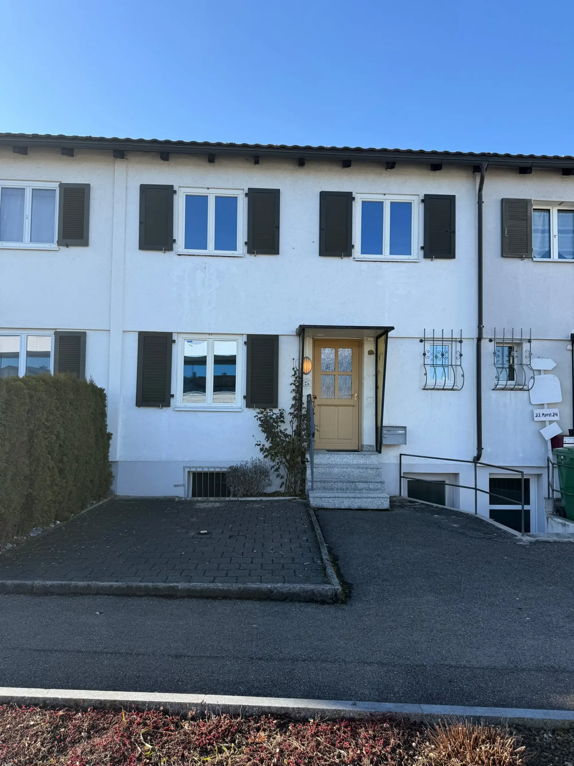5.5-Zimmer Reiheneinfamilienhaus an guter Lage zu verkaufen.