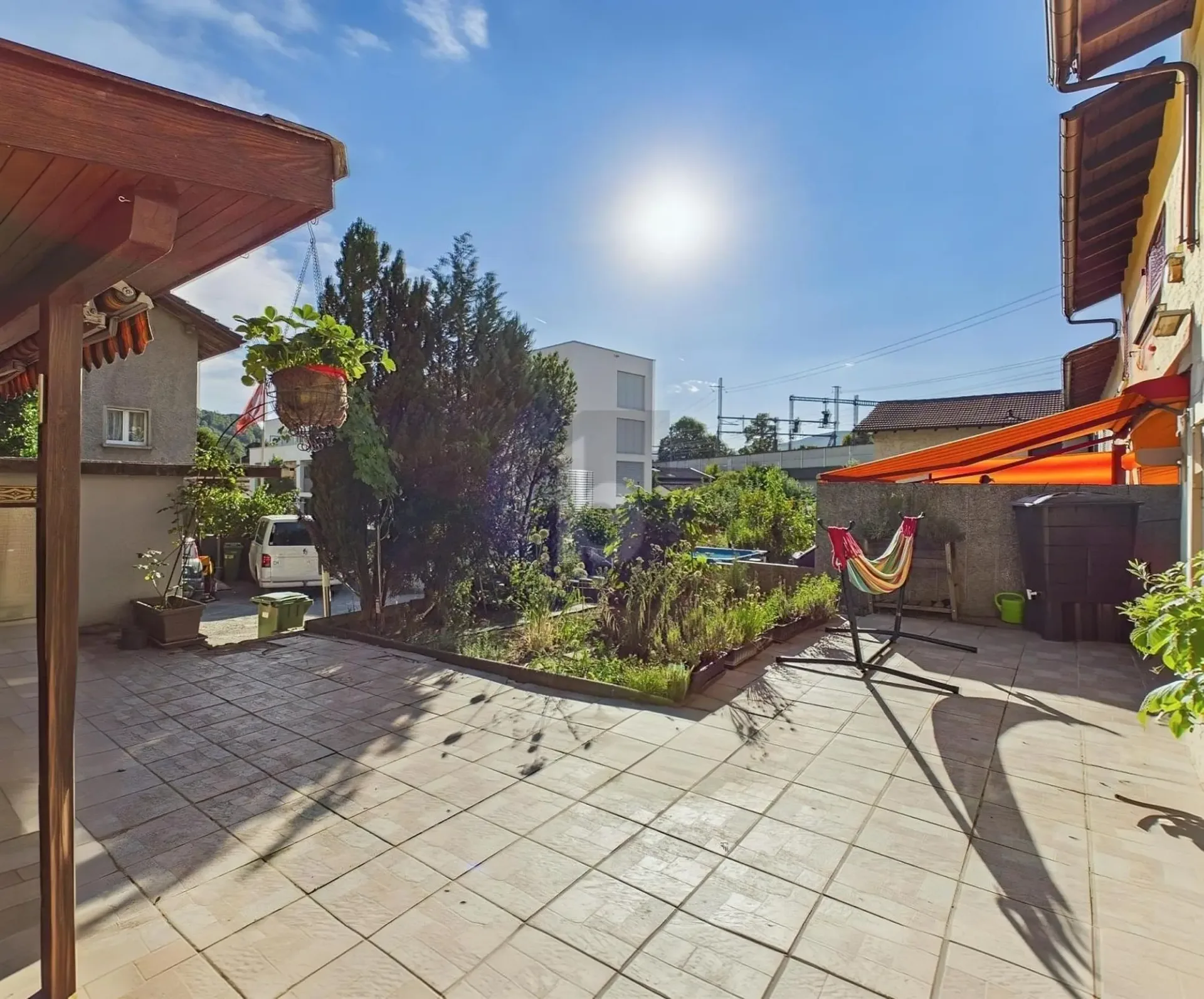 In un quartiere tranquillo della città con una terrazza soleggiata!