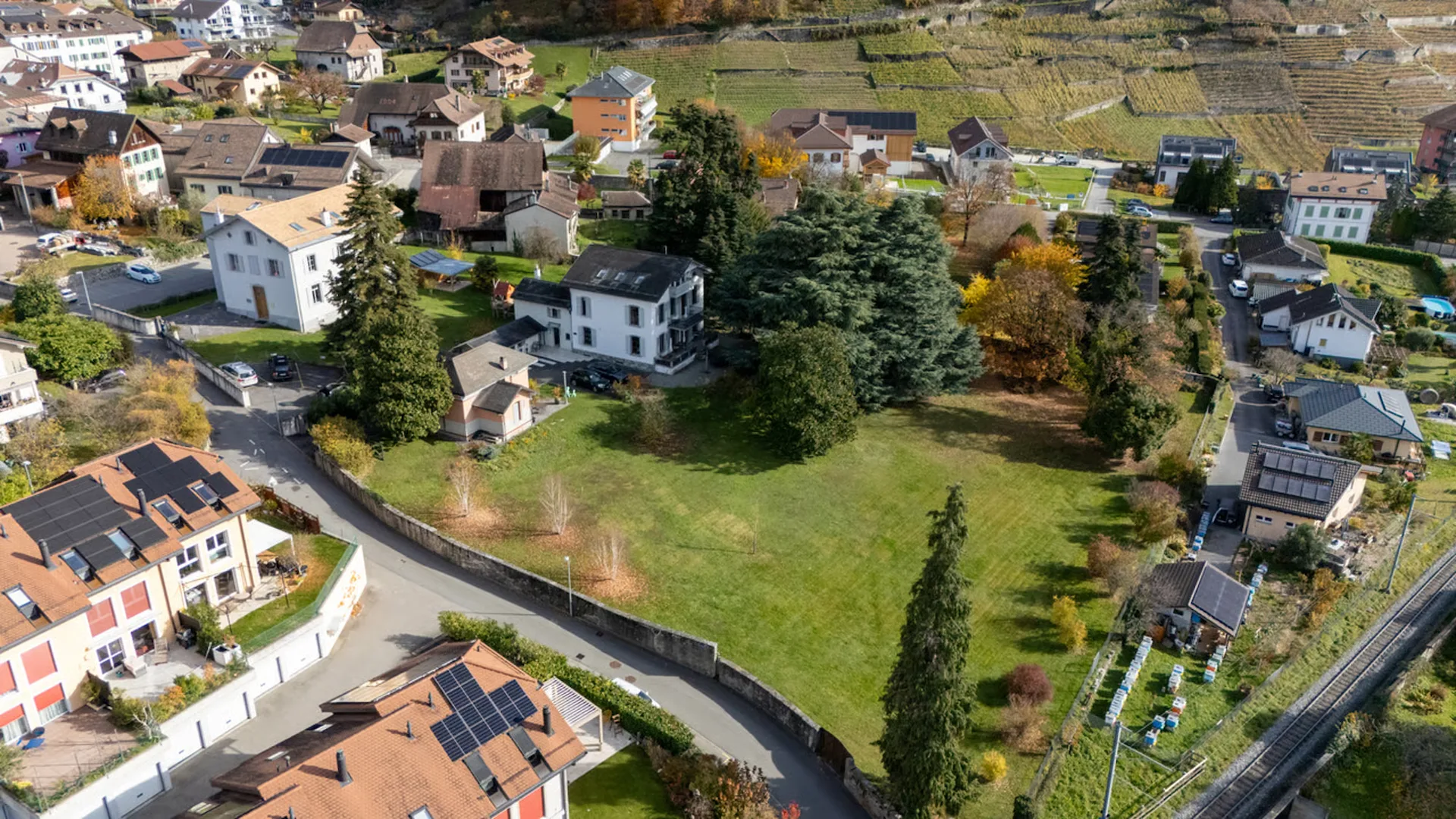 BAUGRUND ~2'083m2 = ~CHF 336.-/m2 / BAUERLAUBNIS RECHTSGÜLTIG 2 VILLAS