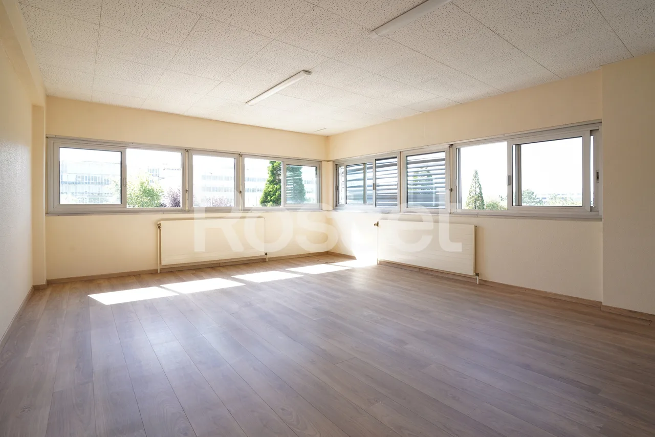 Bureaux d'env. 36 m²  au 1er étage