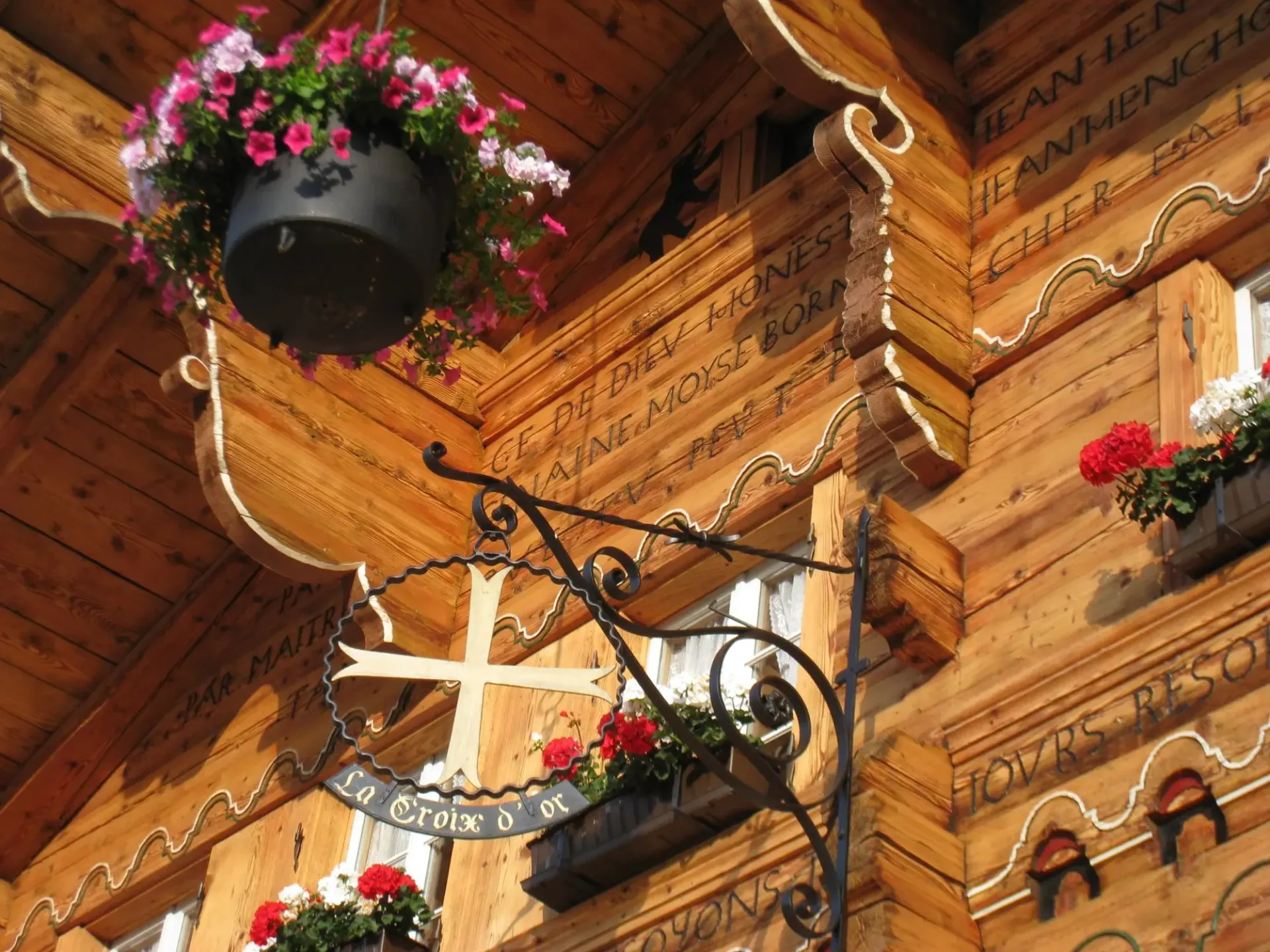 Charming restaurant with accommodation ? An iconic address in the heart of Pays-d'Enhaut