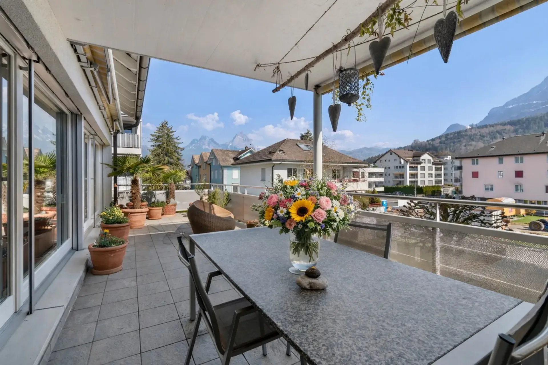 Grosszügige 7.5-Zimmer-Maisonette-Wohnung in Seenähe