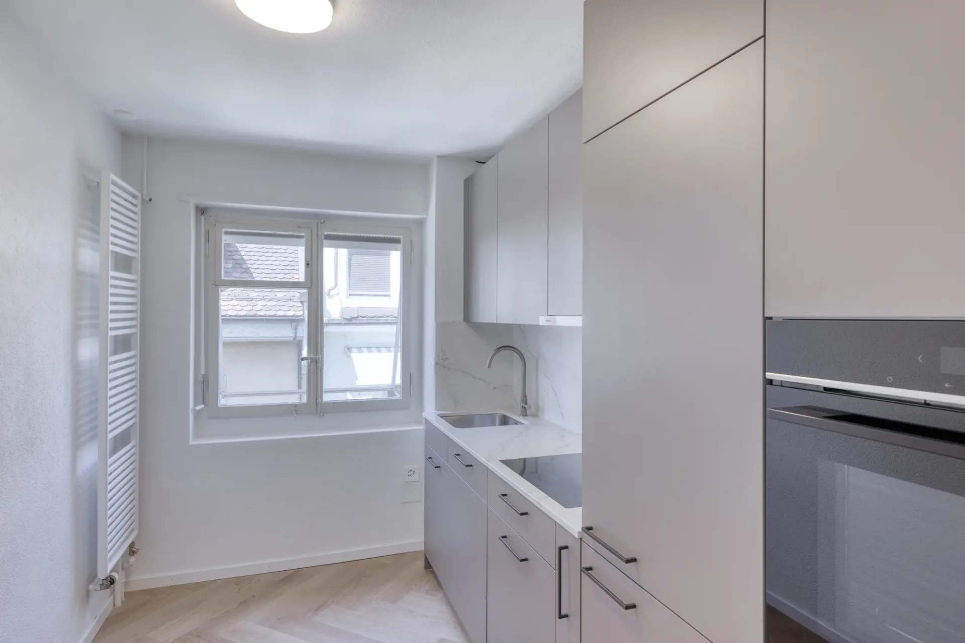 Luxuriously renovated 2.5-room apartment with lake view in Seefeld