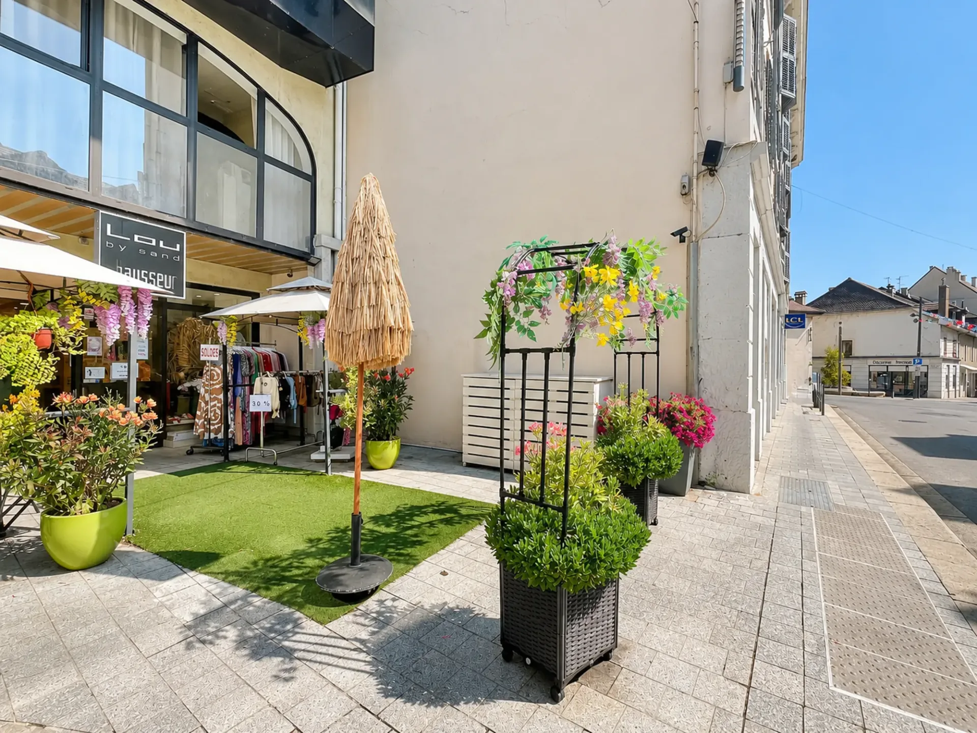 Divonne-les-Bains centro Muri commerciali affittati 105,63 m² + garage