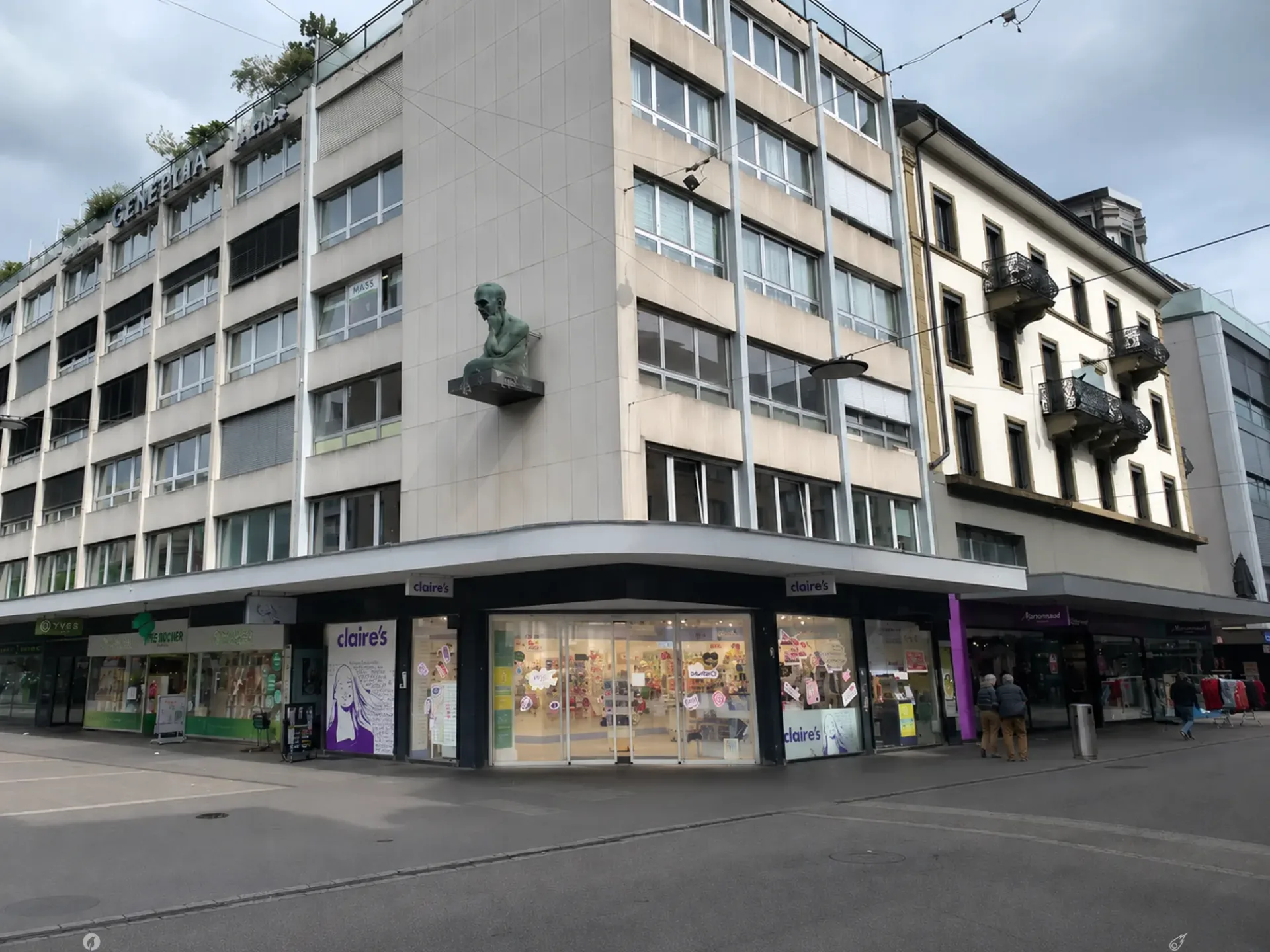 Surface commerciale à la Nidaugasse/General-Dufour-Strasse à Bienne – disponible immédiatement