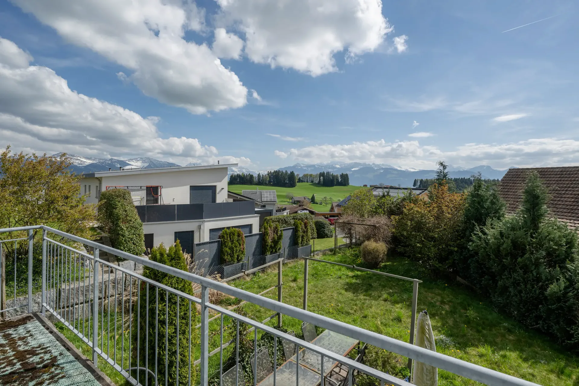 Maison Ensoleillée avec Espace pour de Nouvelles Idées