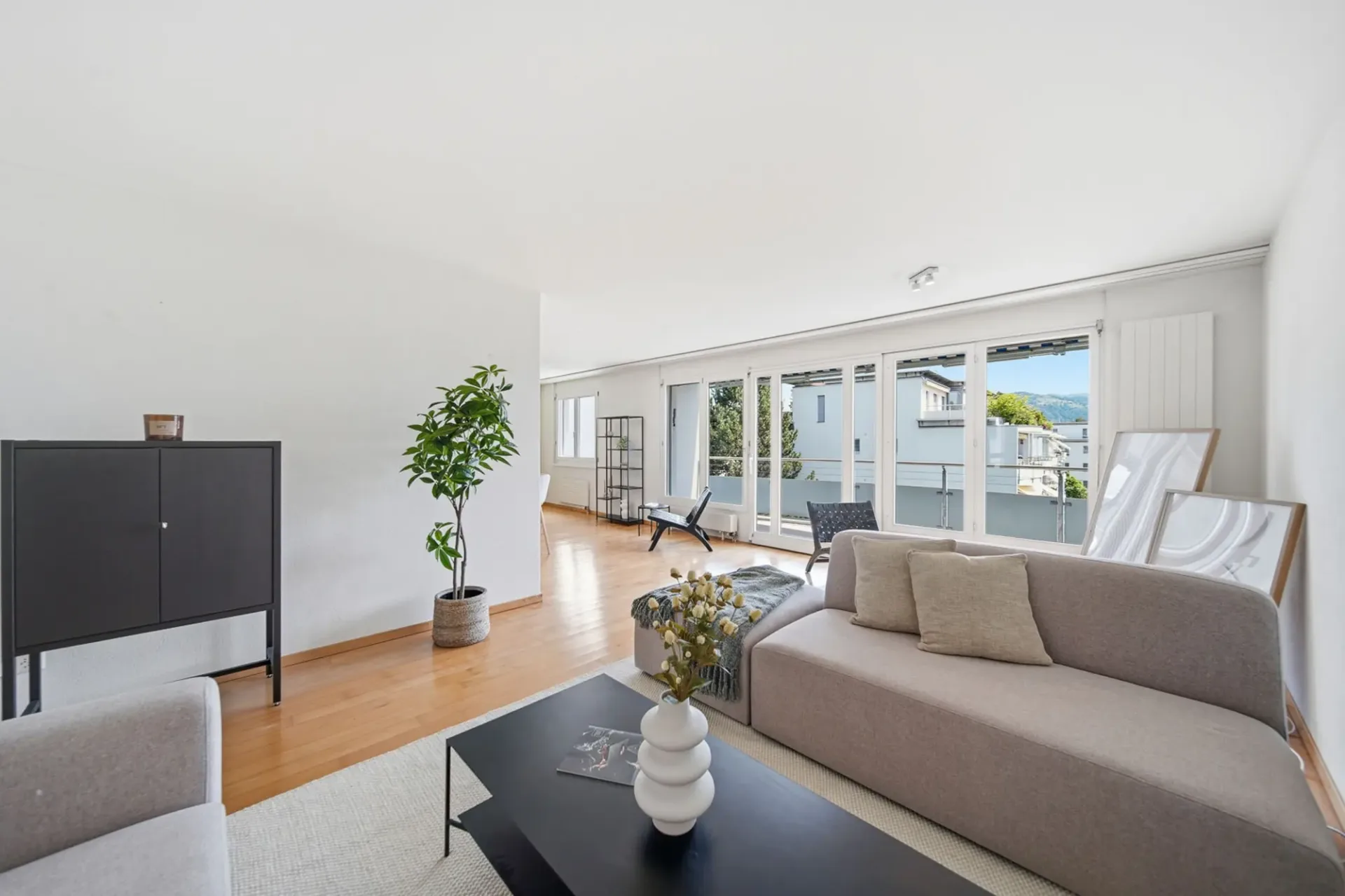 DER SONNE ENTGEGEGEN - 4.5 ZIMMER WOHNUNG MIT SÜDTERRASSE
