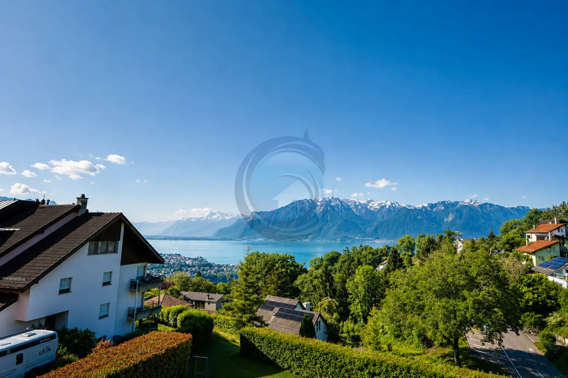 SOMPTUEUX APPARTEMENT EN DUPLEX DE 5.5 PIÈCES AVEC VUE SUR LE LAC