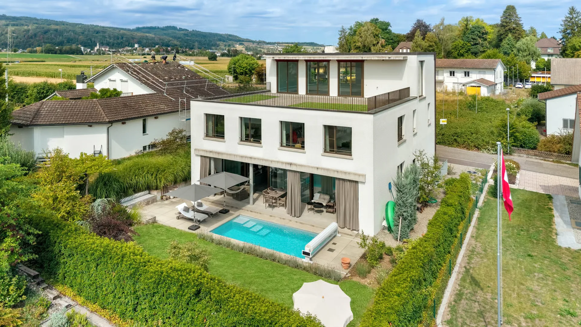 5-Zimmer-Gartenwohnung mit Pool in Wohlen kaufen